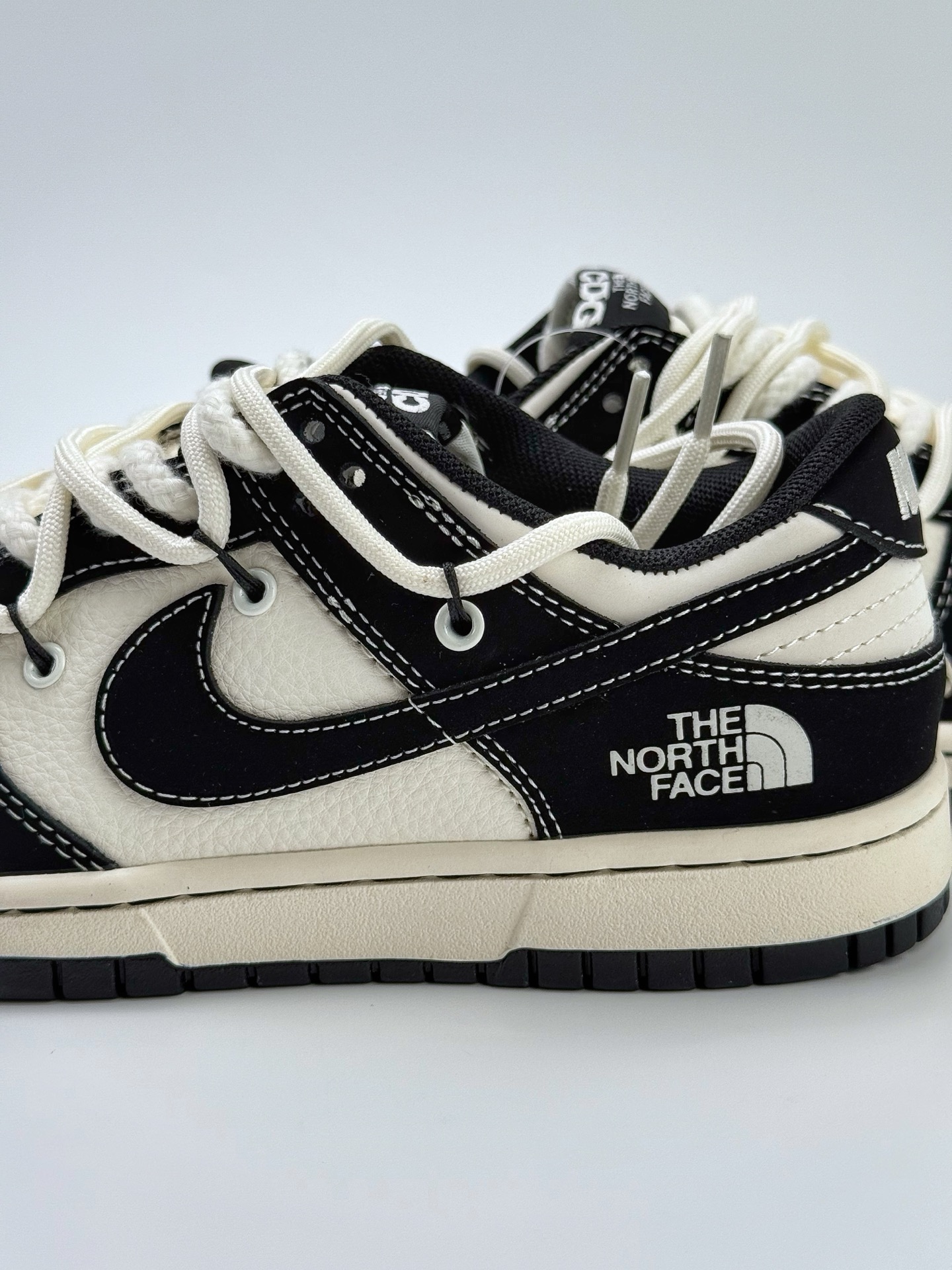 300 Nike SB Dunk Low x The North Face x CDG 黑白麻绳绑带 YX5066-287