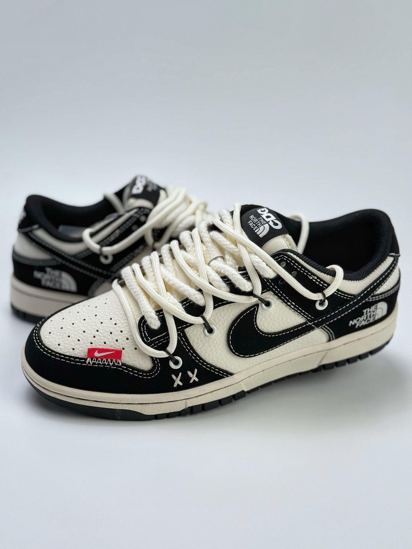 300 Nike SB Dunk Low x The North Face x CDG 黑白麻绳绑带 YX5066-287