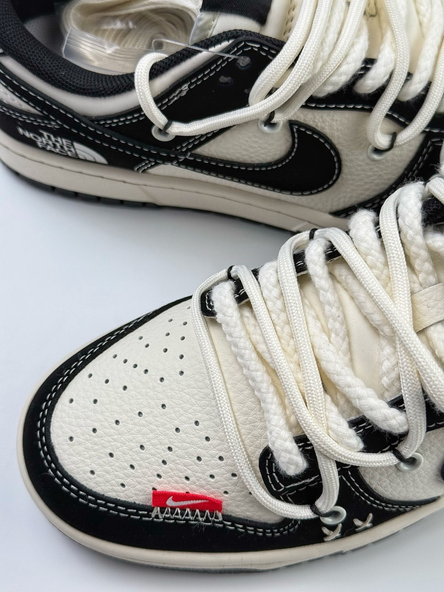 300 Nike SB Dunk Low x The North Face x CDG 黑白麻绳绑带 YX5066-287