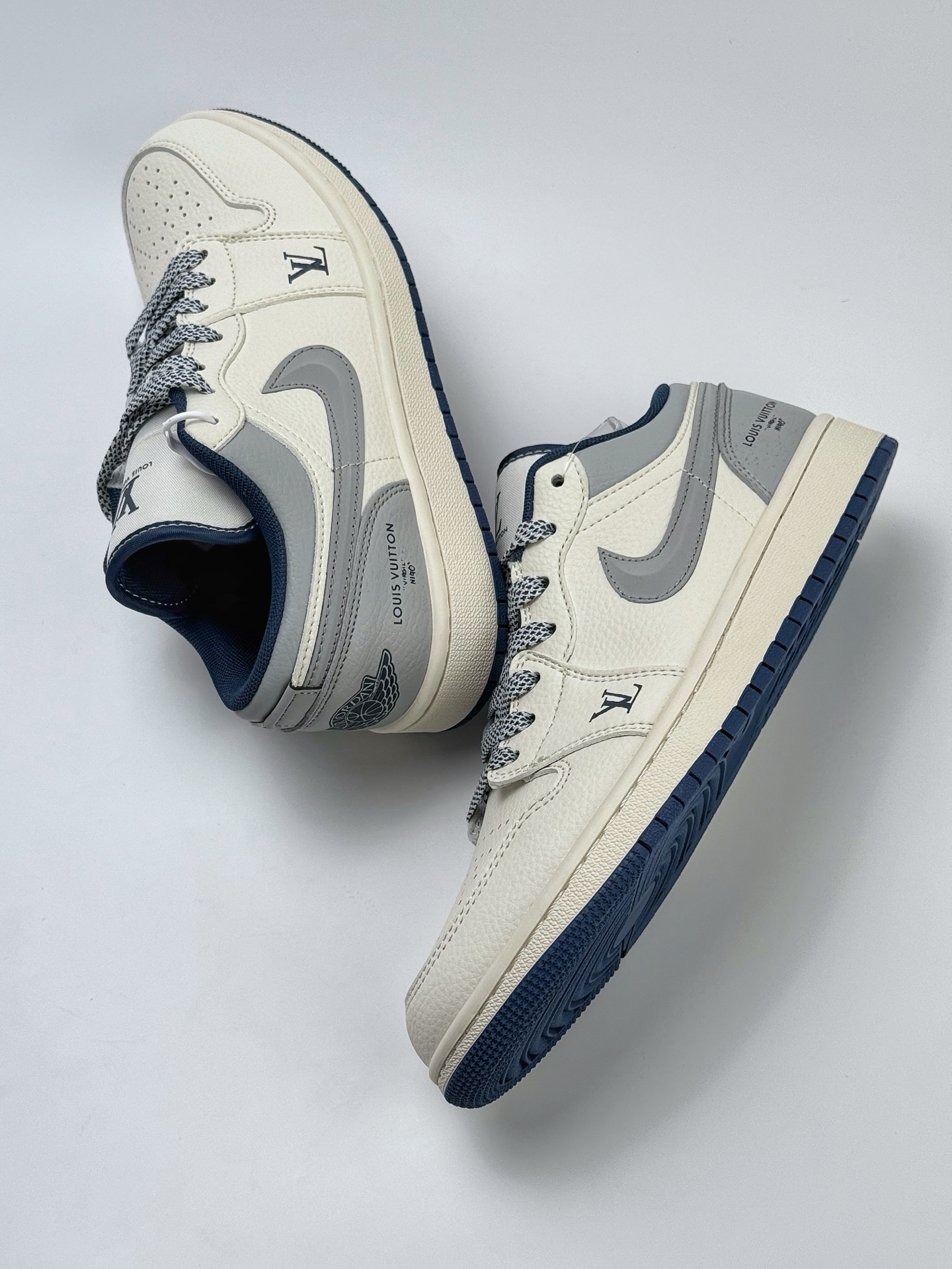 280 Air Jordan 1 Retro Low x Louis Vuitton 白灰蓝小钩满天星  XS6086-557