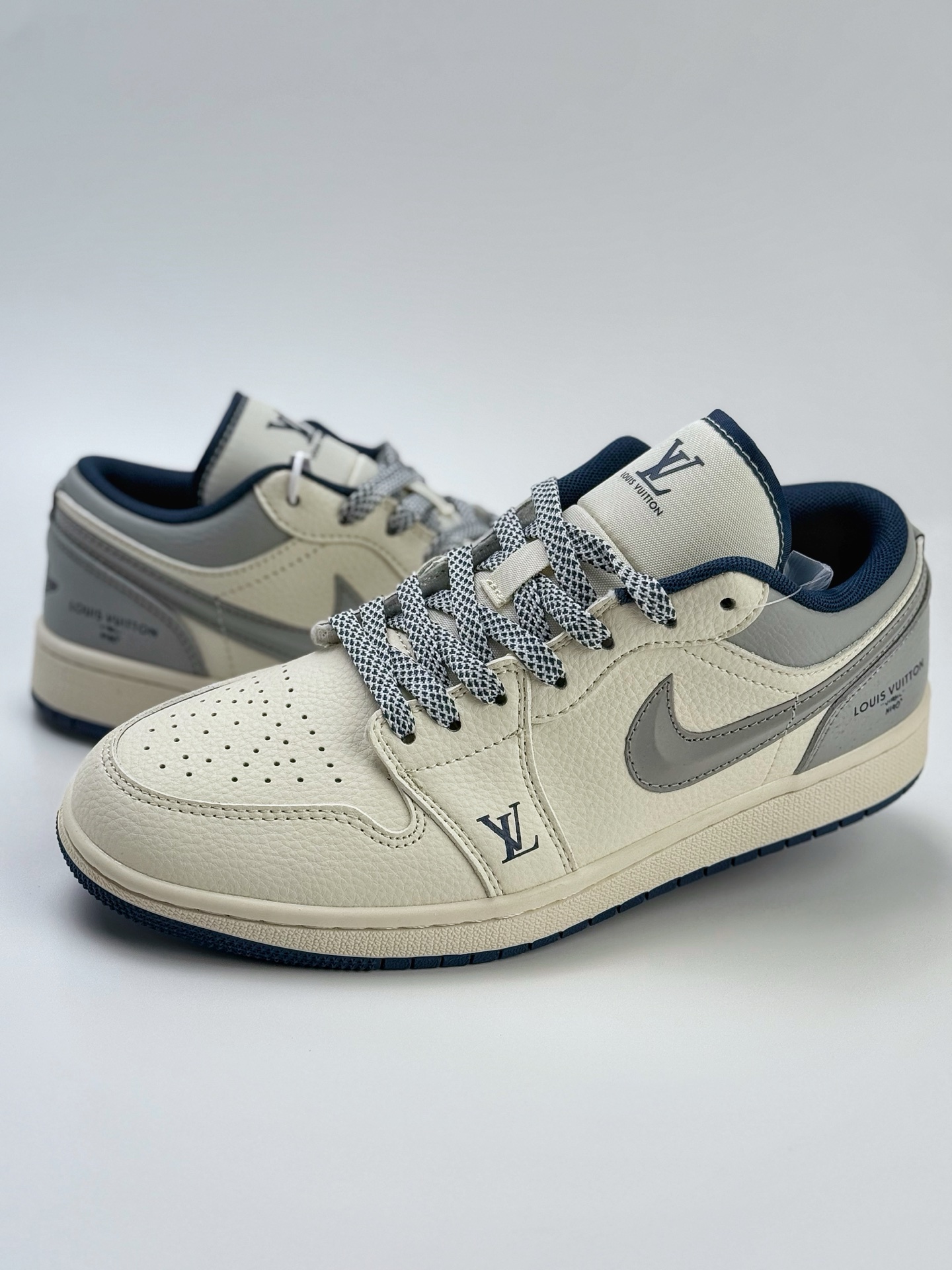 280 Air Jordan 1 Retro Low x Louis Vuitton 白灰蓝小钩满天星  XS6086-557