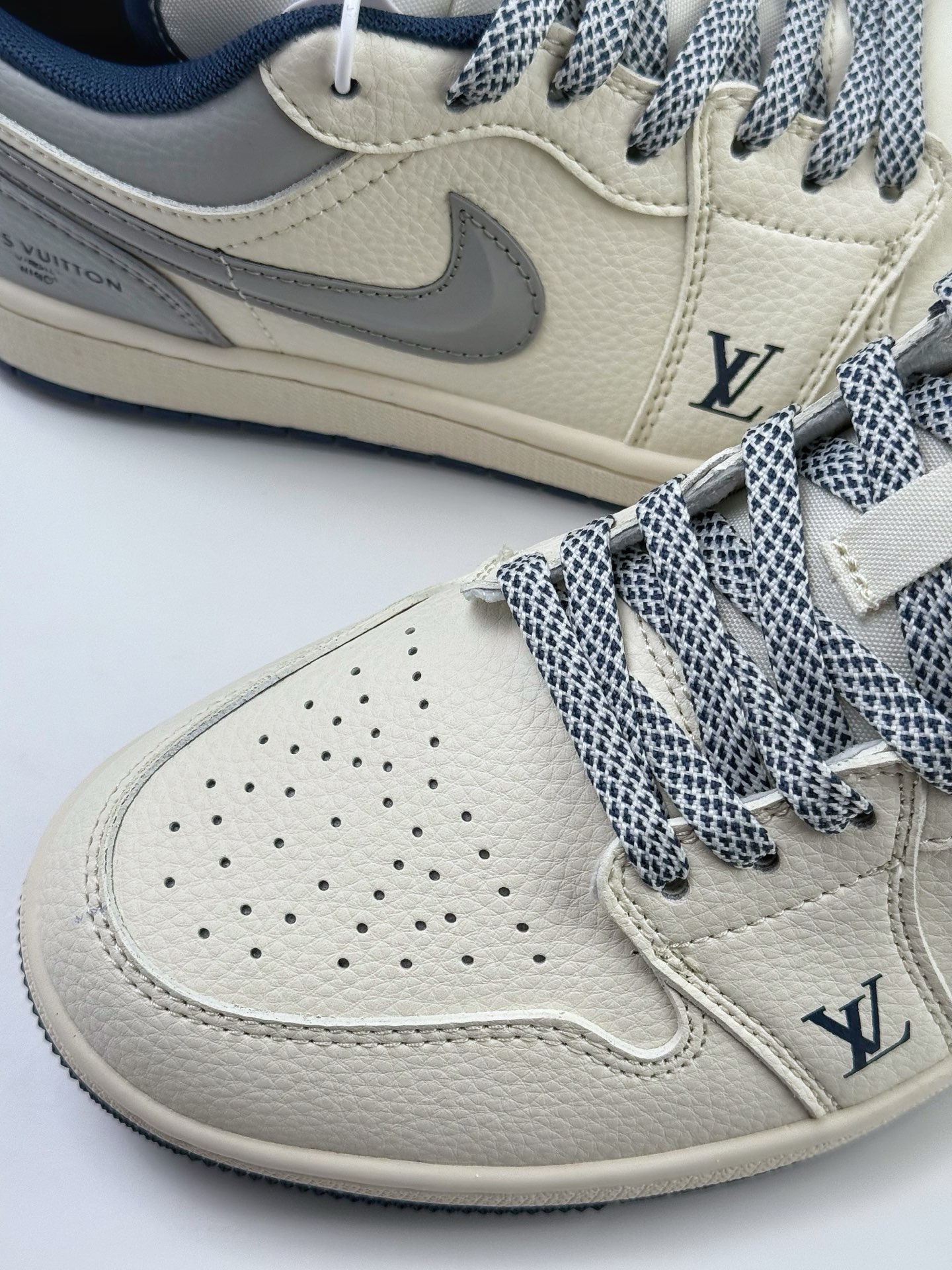 280 Air Jordan 1 Retro Low x Louis Vuitton 白灰蓝小钩满天星  XS6086-557