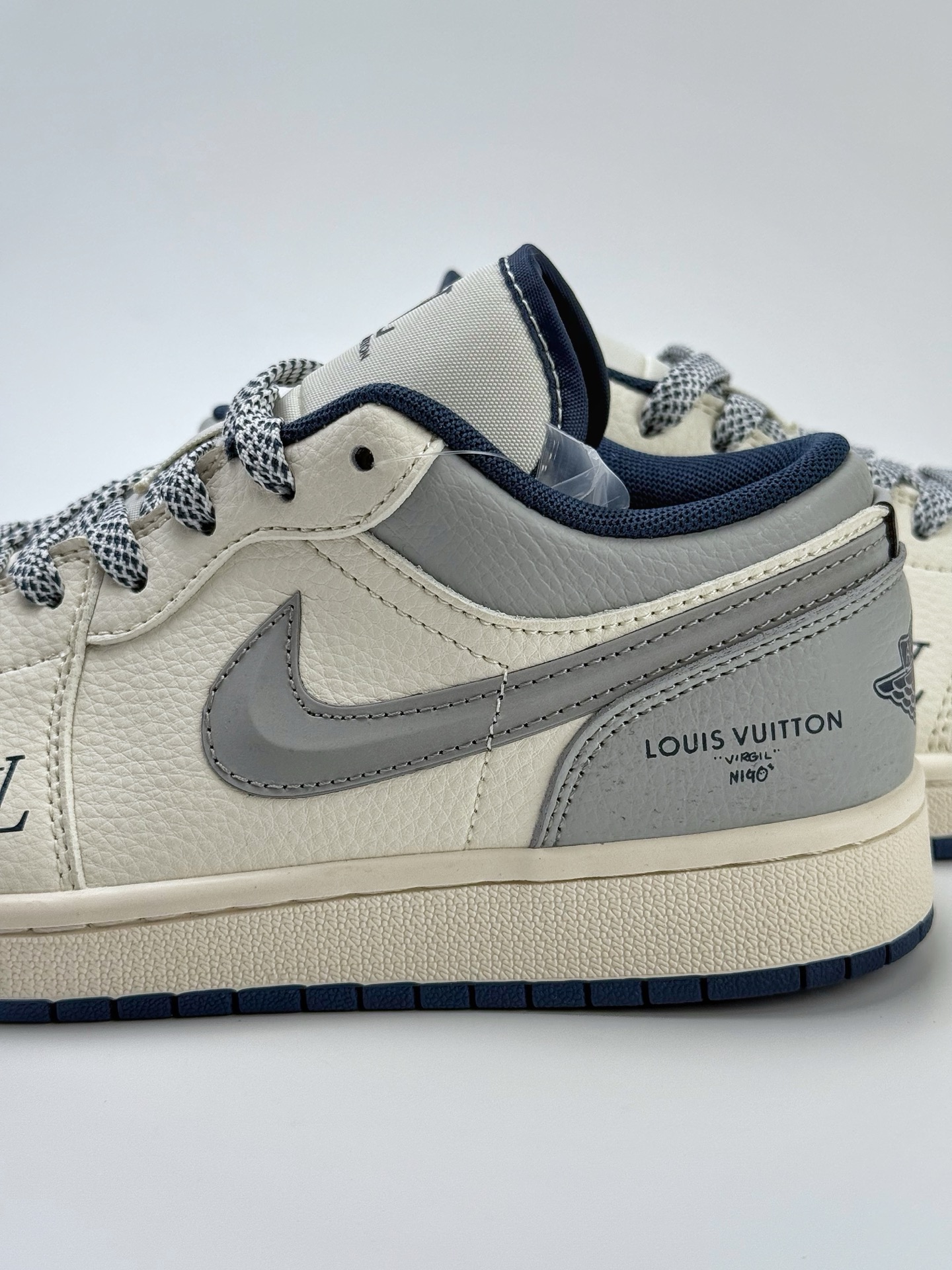 280 Air Jordan 1 Retro Low x Louis Vuitton 白灰蓝小钩满天星  XS6086-557
