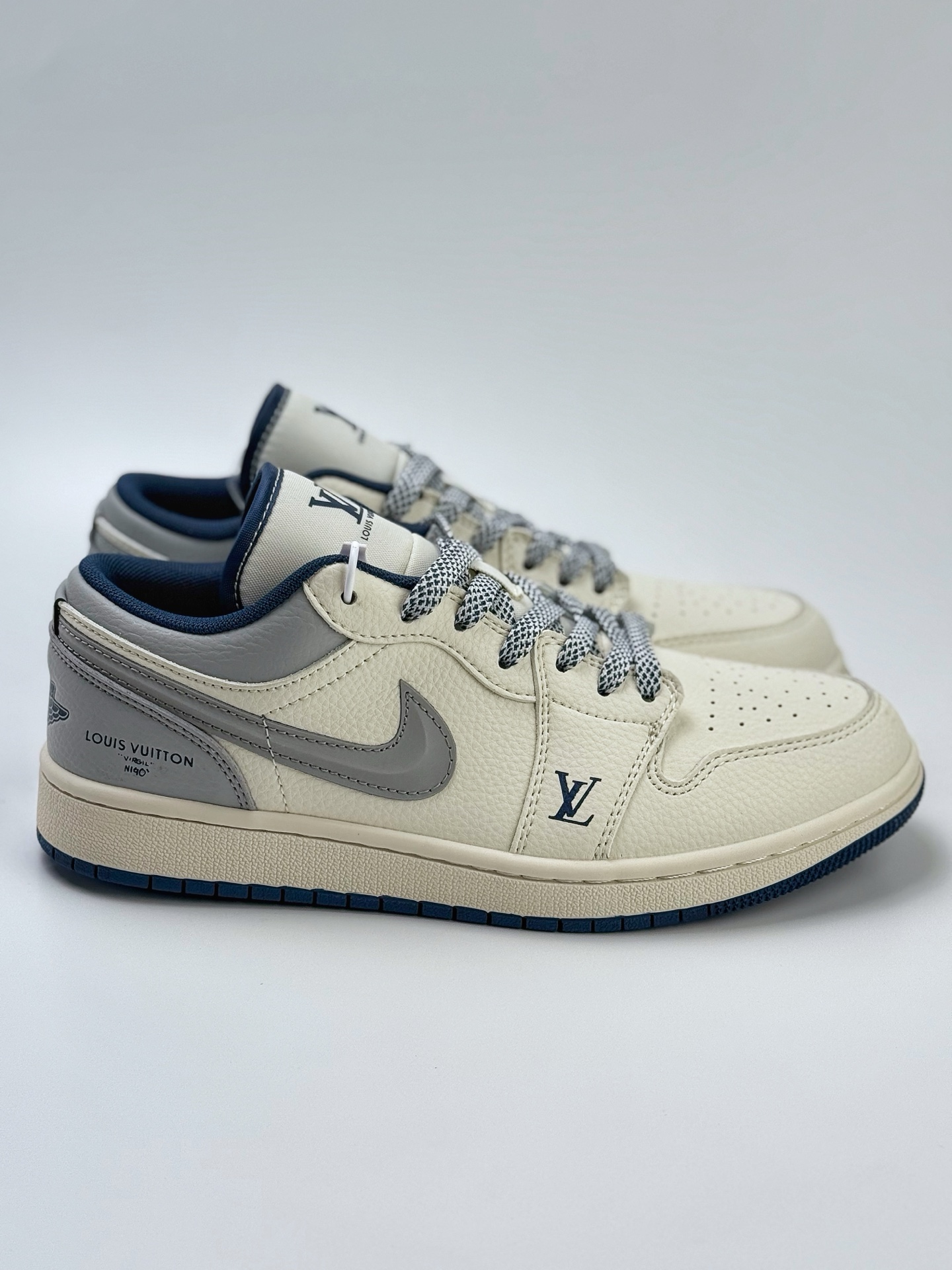 280 Air Jordan 1 Retro Low x Louis Vuitton 白灰蓝小钩满天星  XS6086-557