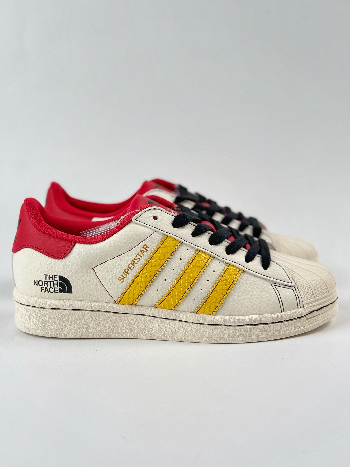 220 AD Originals Superstar x The North Face 白金红  BZ2525