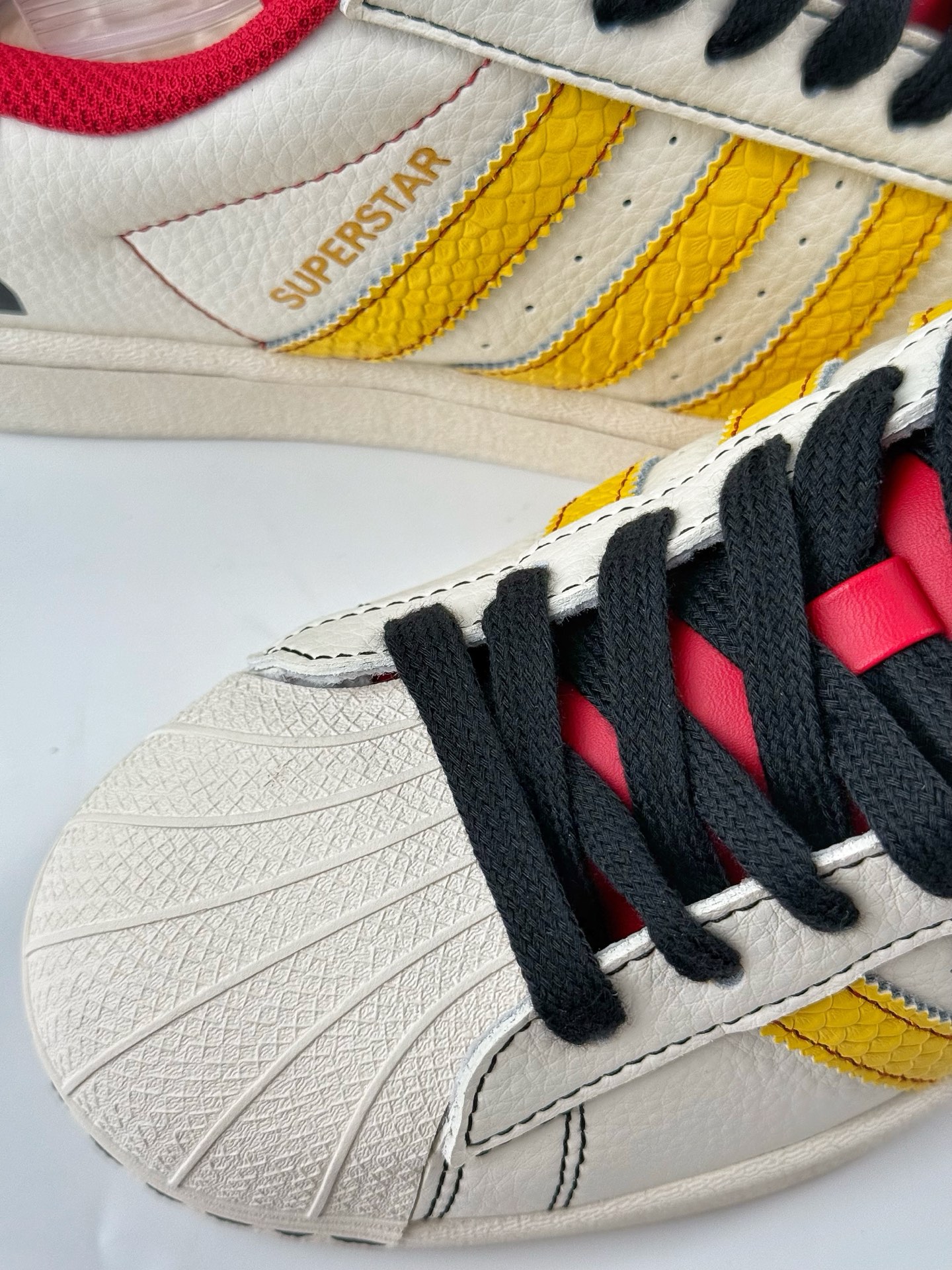 220 AD Originals Superstar x The North Face 白金红  BZ2525