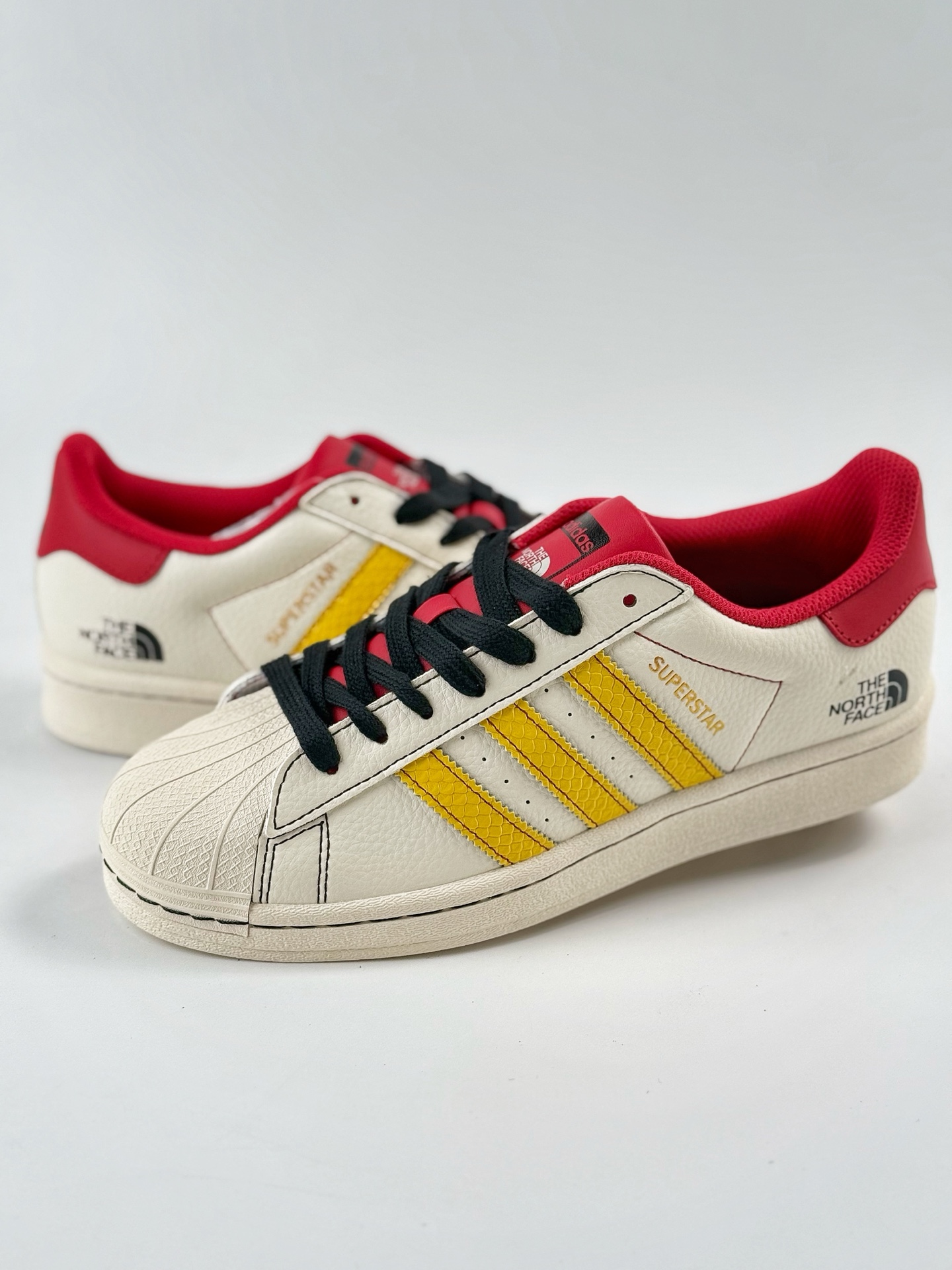 220 AD Originals Superstar x The North Face 白金红  BZ2525