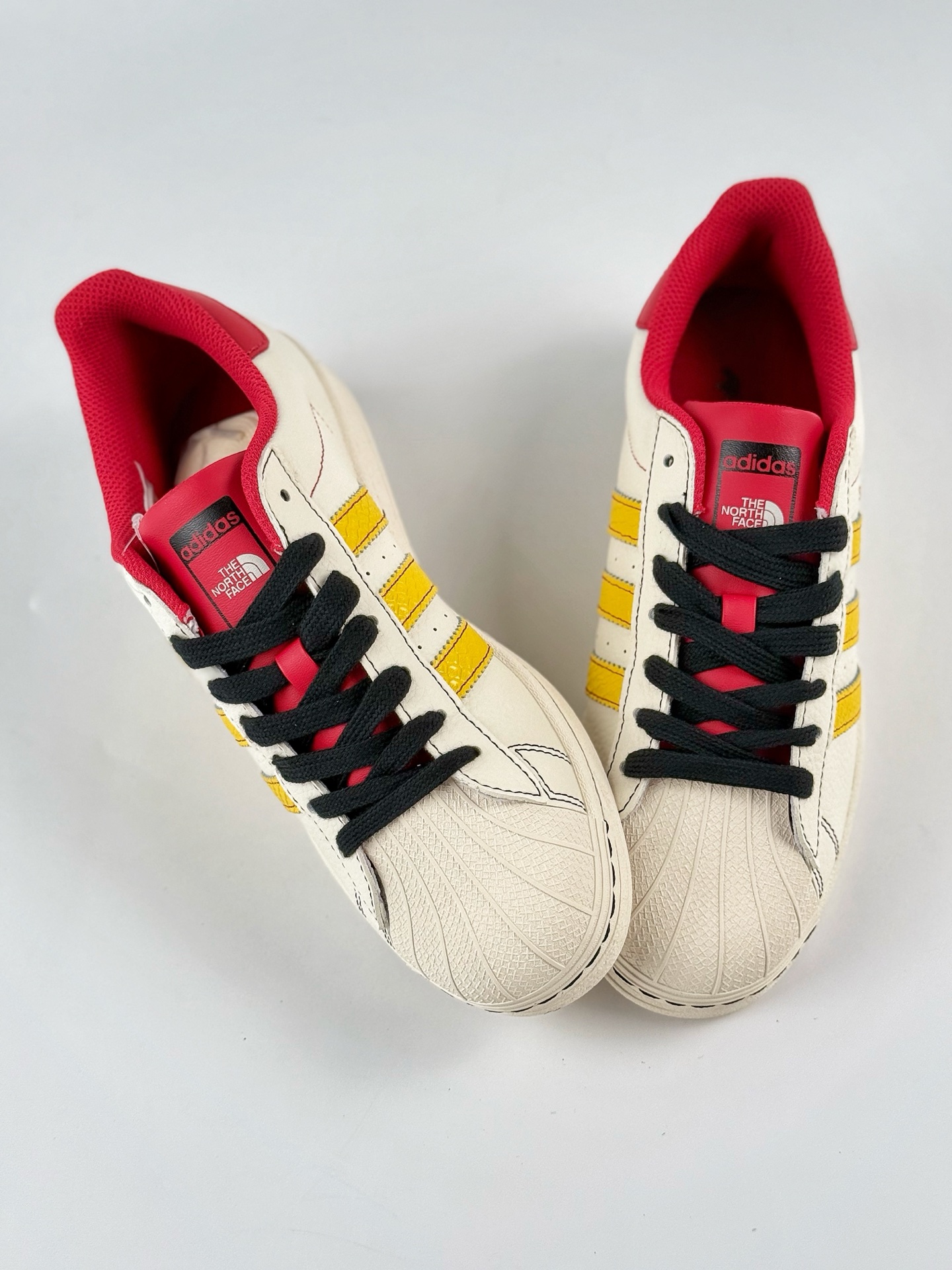 220 AD Originals Superstar x The North Face 白金红  BZ2525