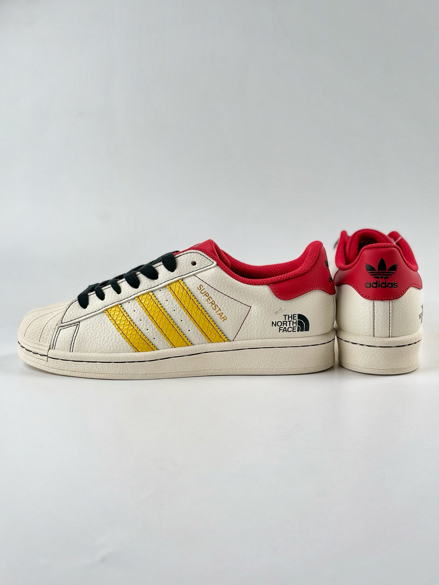 220 AD Originals Superstar x The North Face 白金红  BZ2525