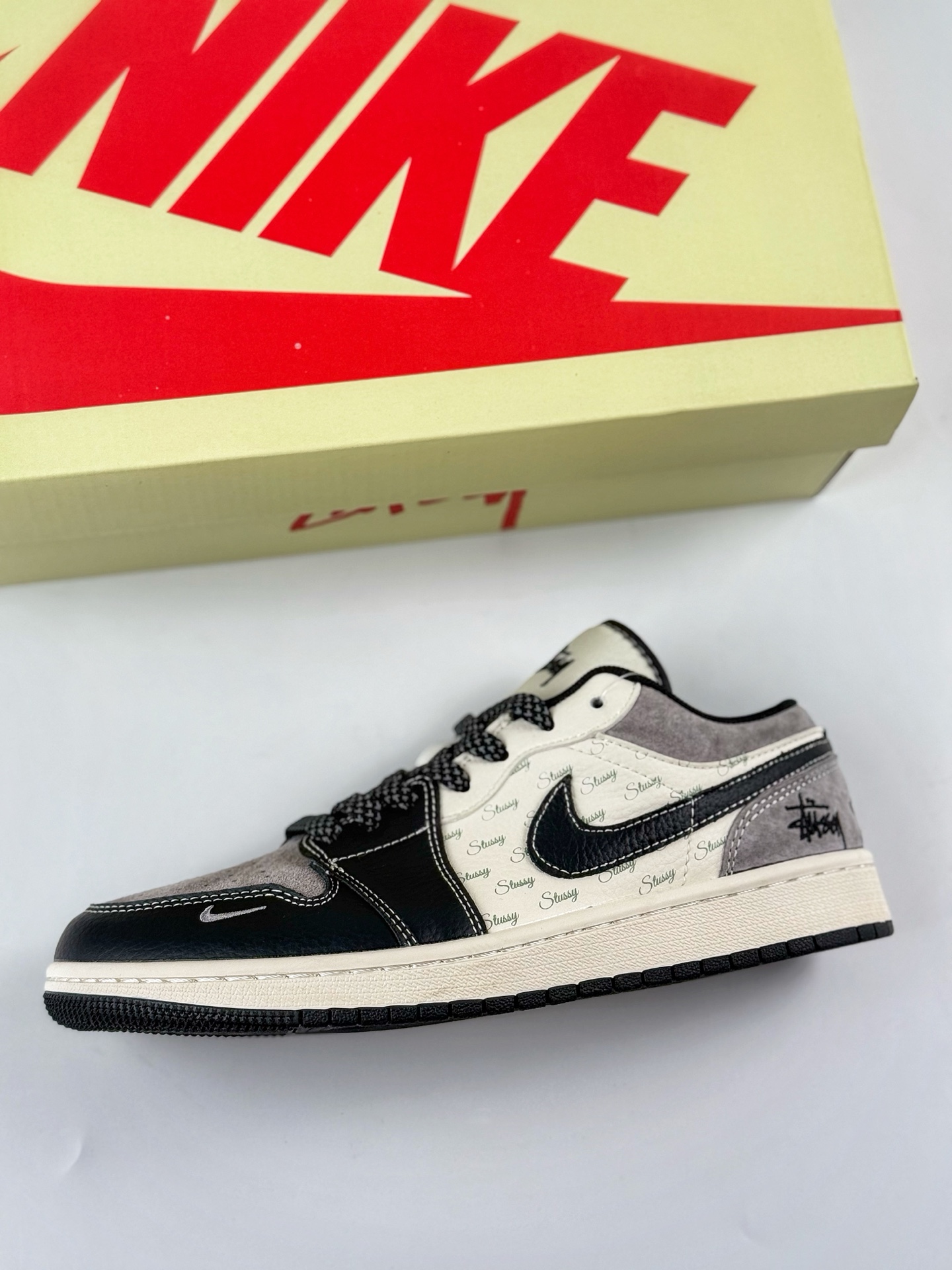 240 Air Jordan 1 Retro Low x Stussy 黑白灰小钩满天星   XS6086-016