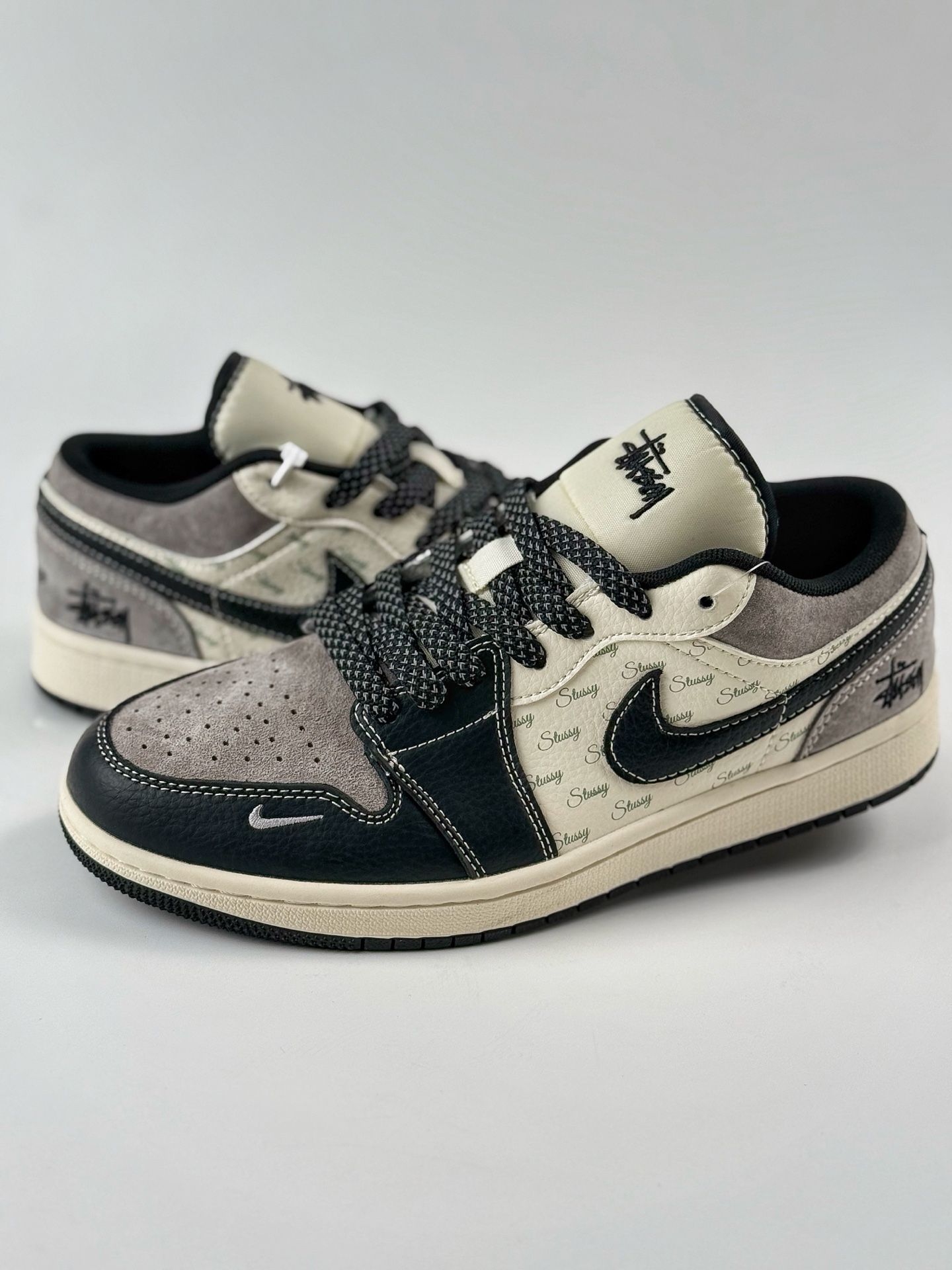 240 Air Jordan 1 Retro Low x Stussy 黑白灰小钩满天星   XS6086-016