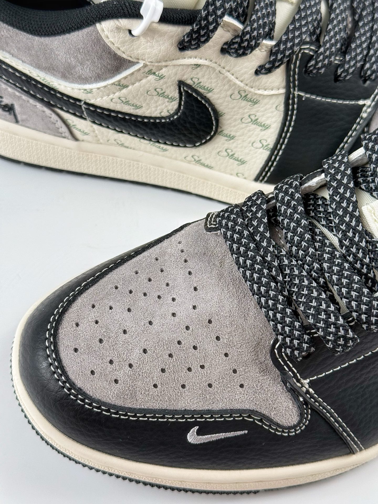 240 Air Jordan 1 Retro Low x Stussy 黑白灰小钩满天星   XS6086-016