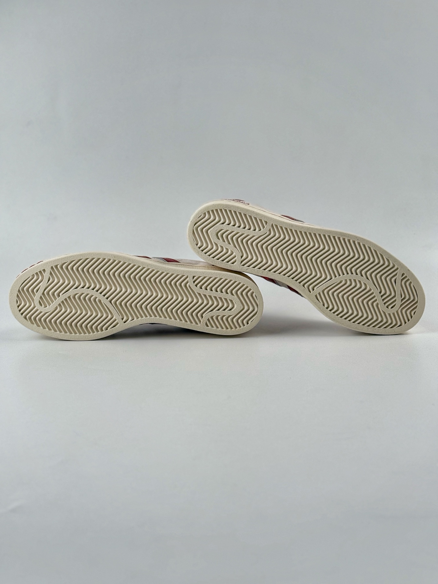 220 AD Originals Superstar x Supreme 灰红  BZ2526