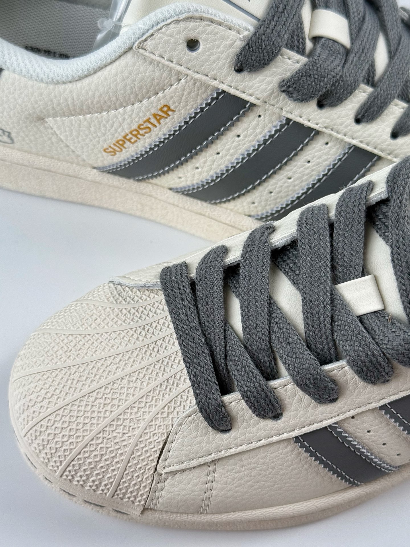 220 AD Originals Superstar x Stussy 白深灰  HD2209