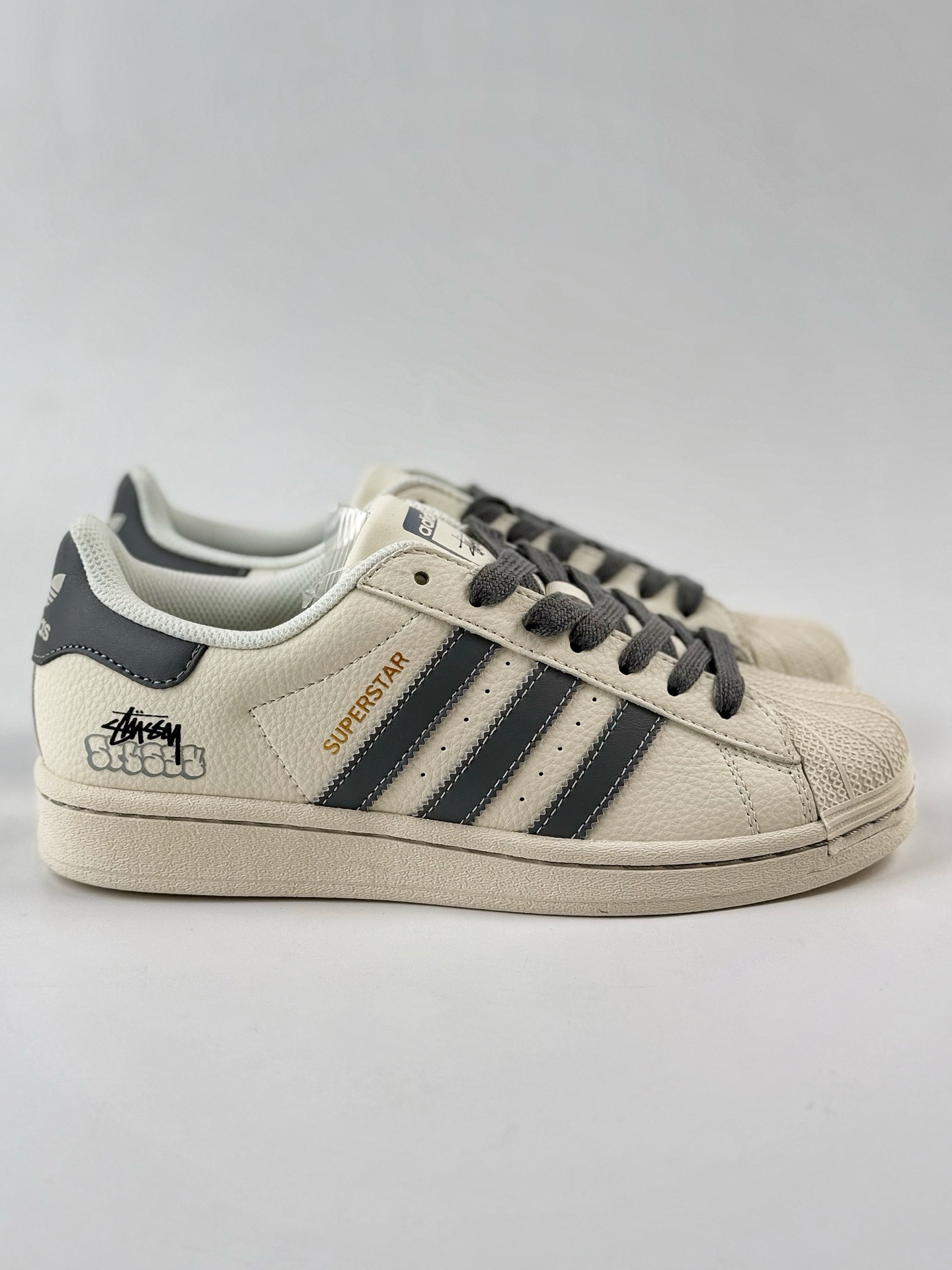 220 AD Originals Superstar x Stussy 白深灰  HD2209
