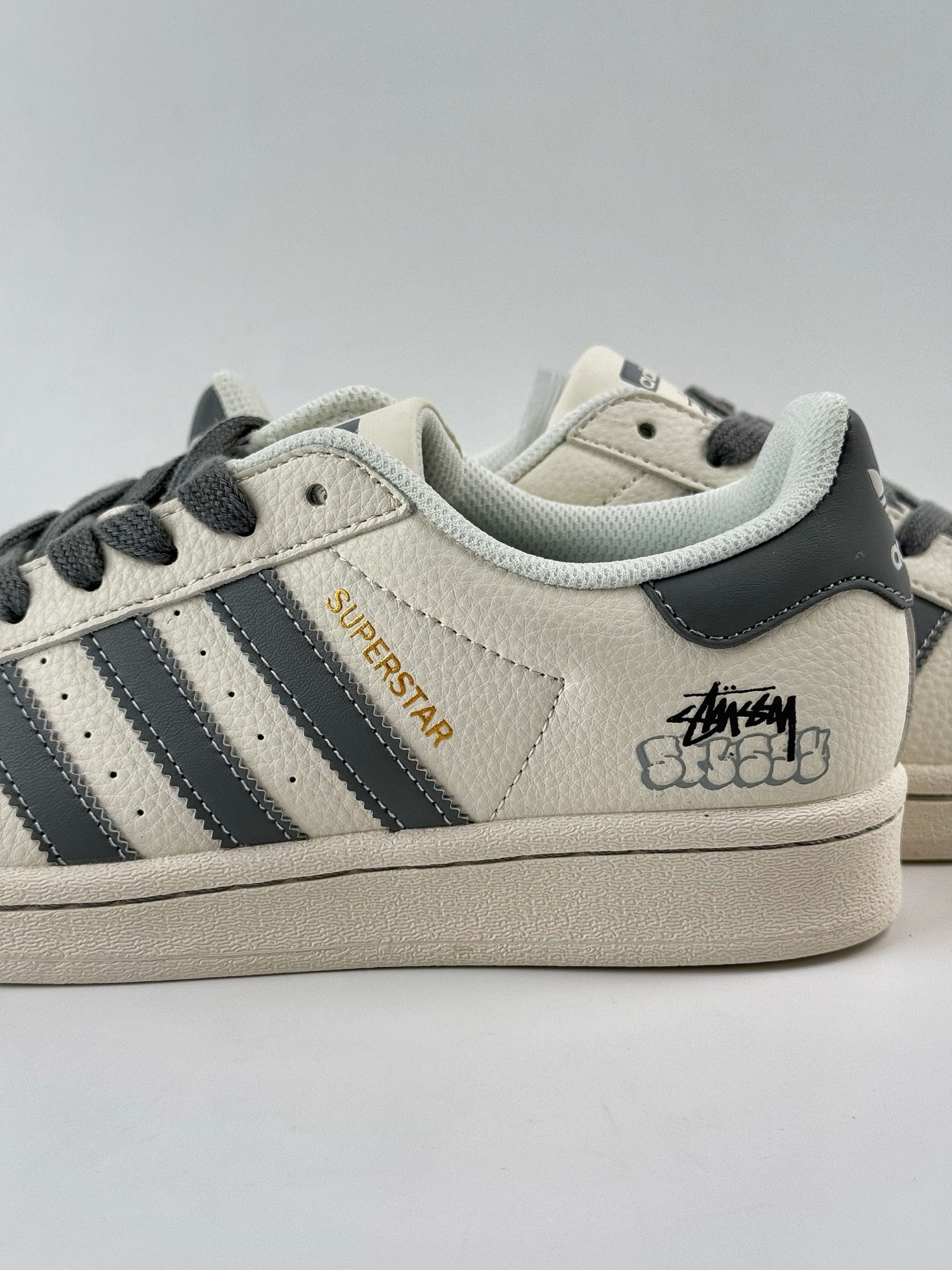 220 AD Originals Superstar x Stussy 白深灰  HD2209