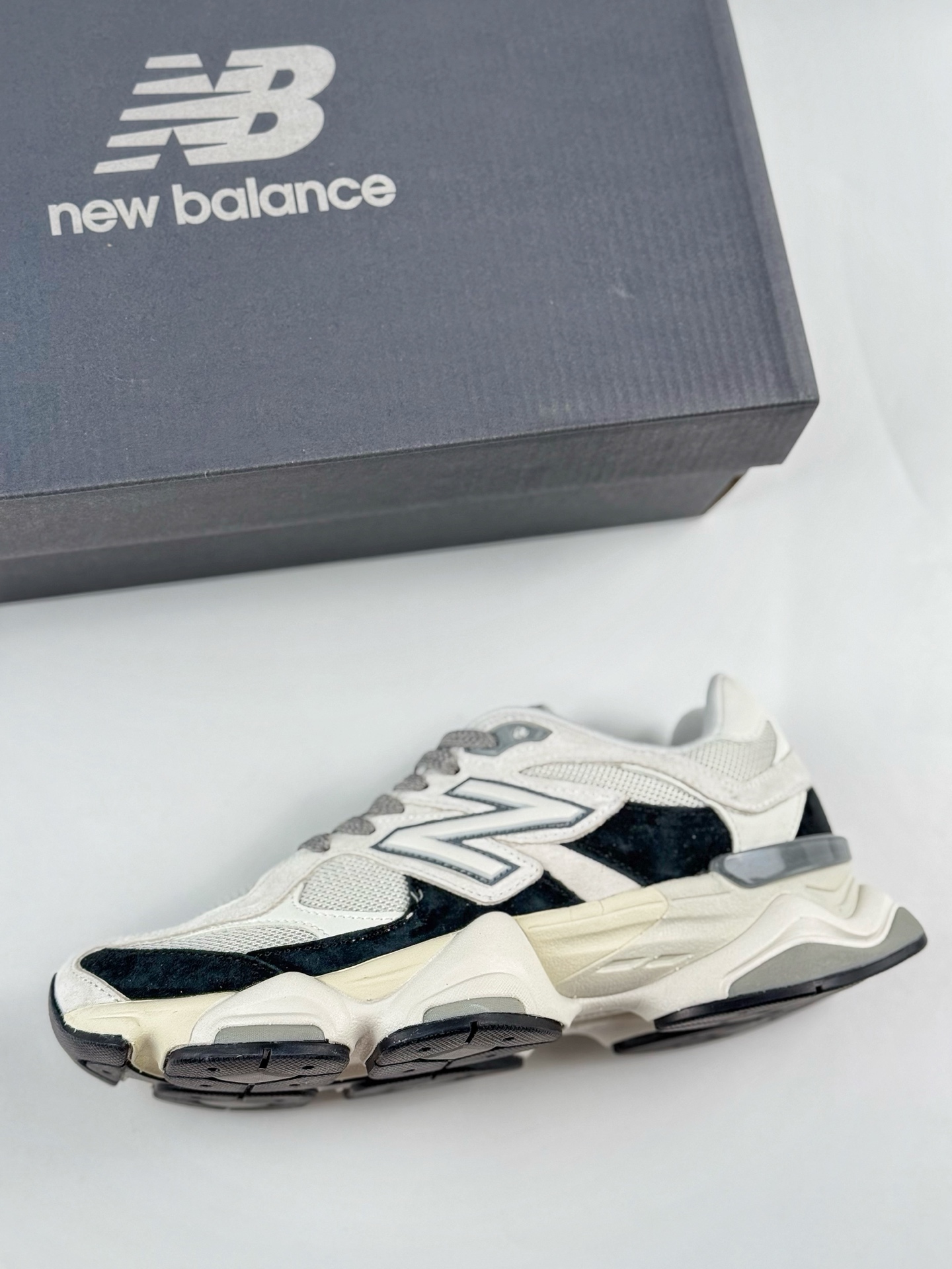 210 Joe Freshgoods x New Balance 版本 NB9060 联名款 复古休闲运动慢跑鞋    U9060JBB