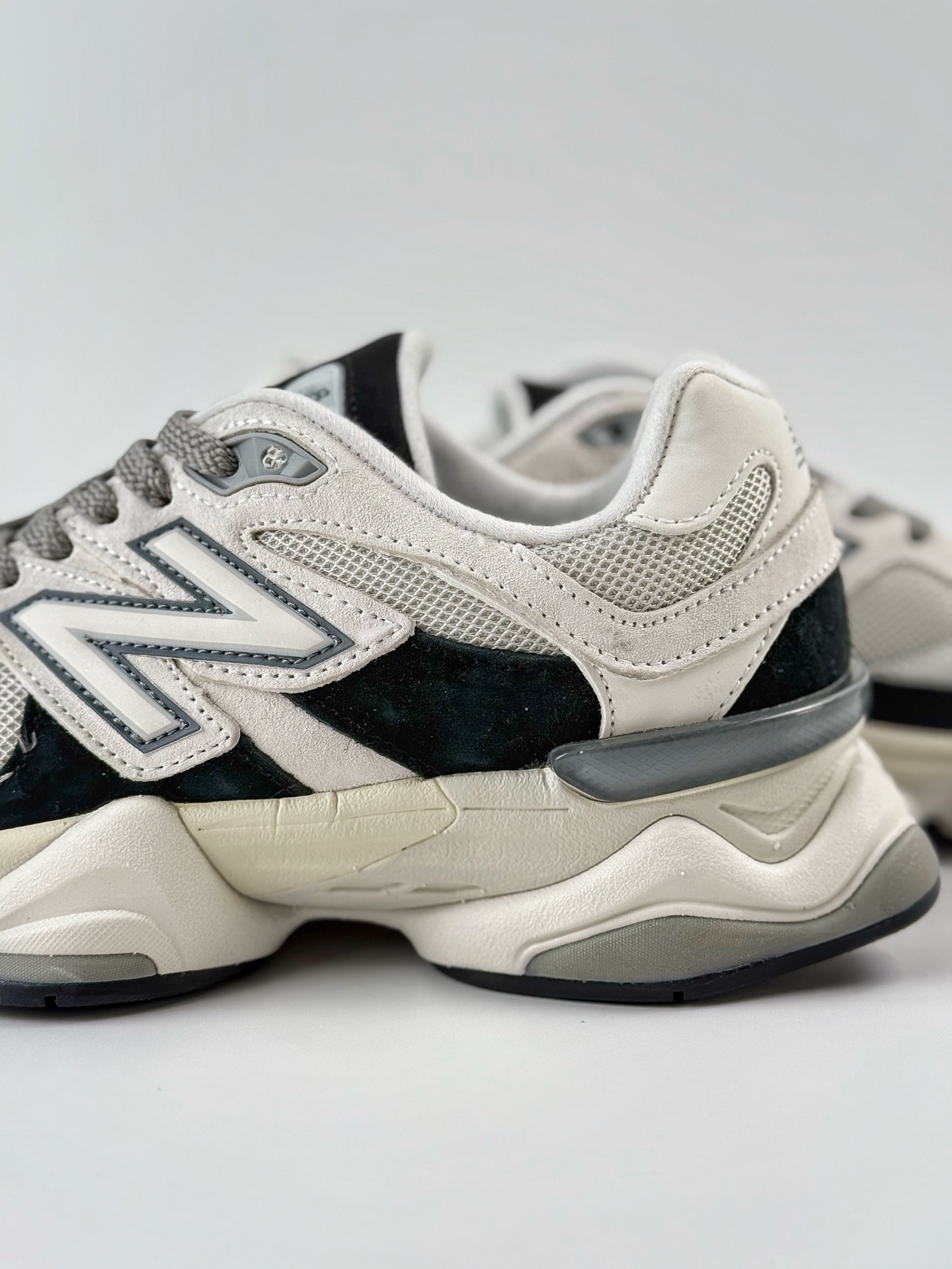 210 Joe Freshgoods x New Balance 版本 NB9060 联名款 复古休闲运动慢跑鞋    U9060JBB