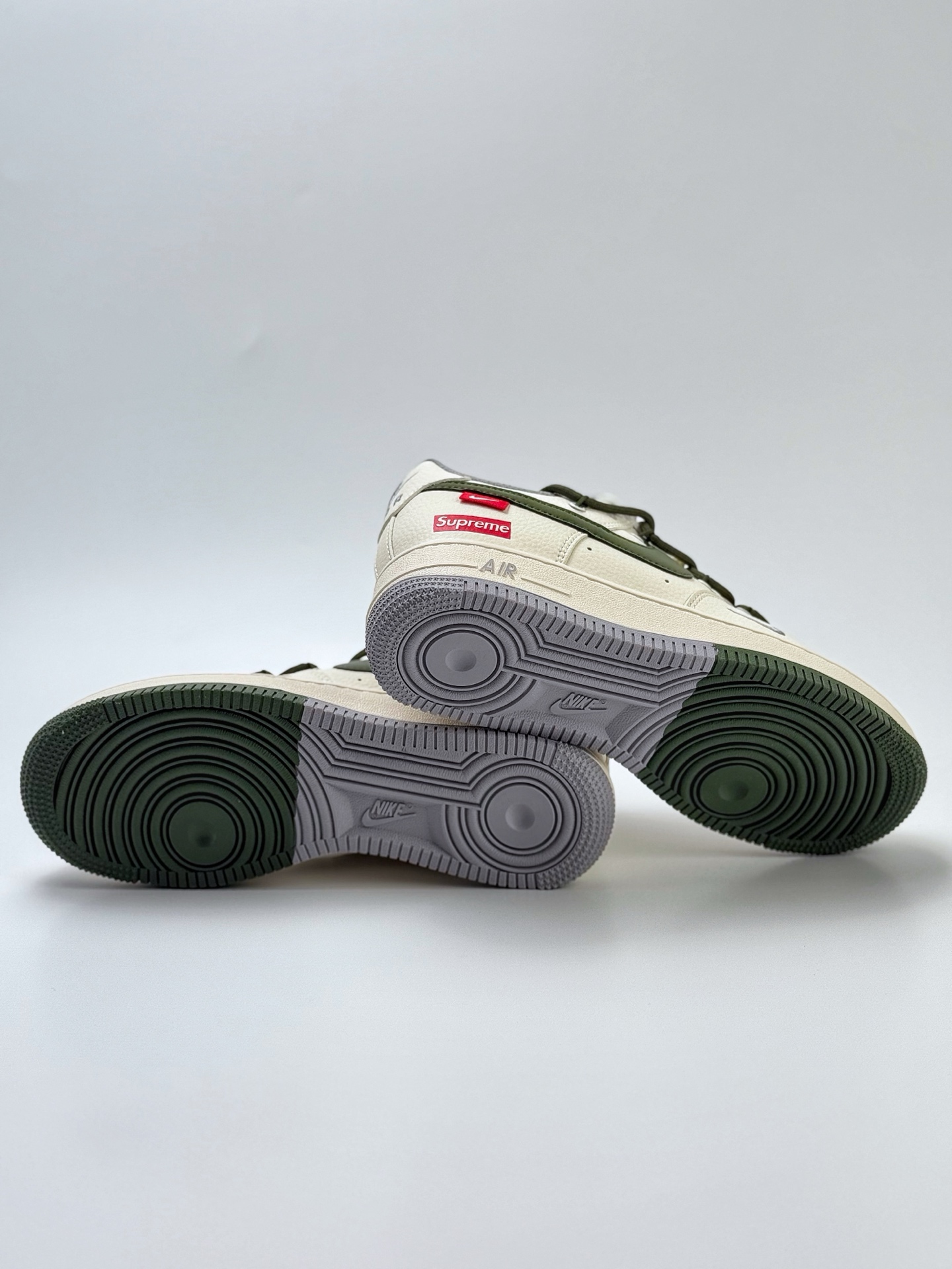 260 Nike Air Force 1 Low 07 x Supreme 白灰绿小钩绑带  DM6868-070