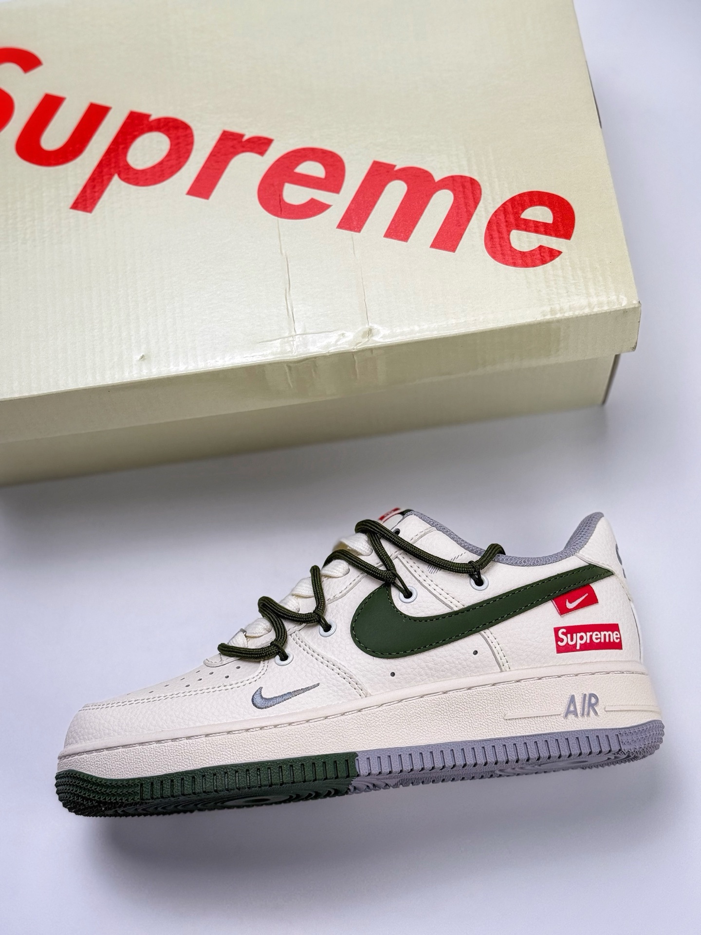 260 Nike Air Force 1 Low 07 x Supreme 白灰绿小钩绑带  DM6868-070