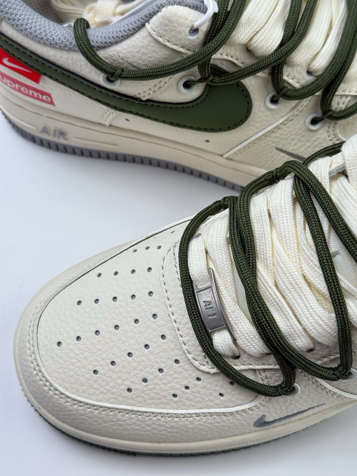 260 Nike Air Force 1 Low 07 x Supreme 白灰绿小钩绑带  DM6868-070
