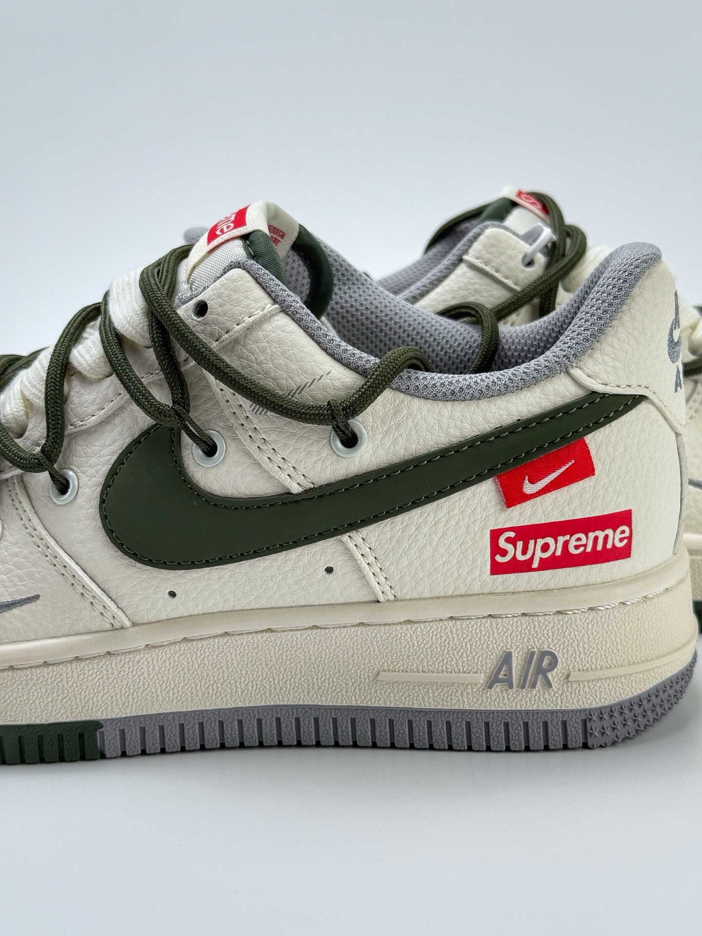 260 Nike Air Force 1 Low 07 x Supreme 白灰绿小钩绑带  DM6868-070