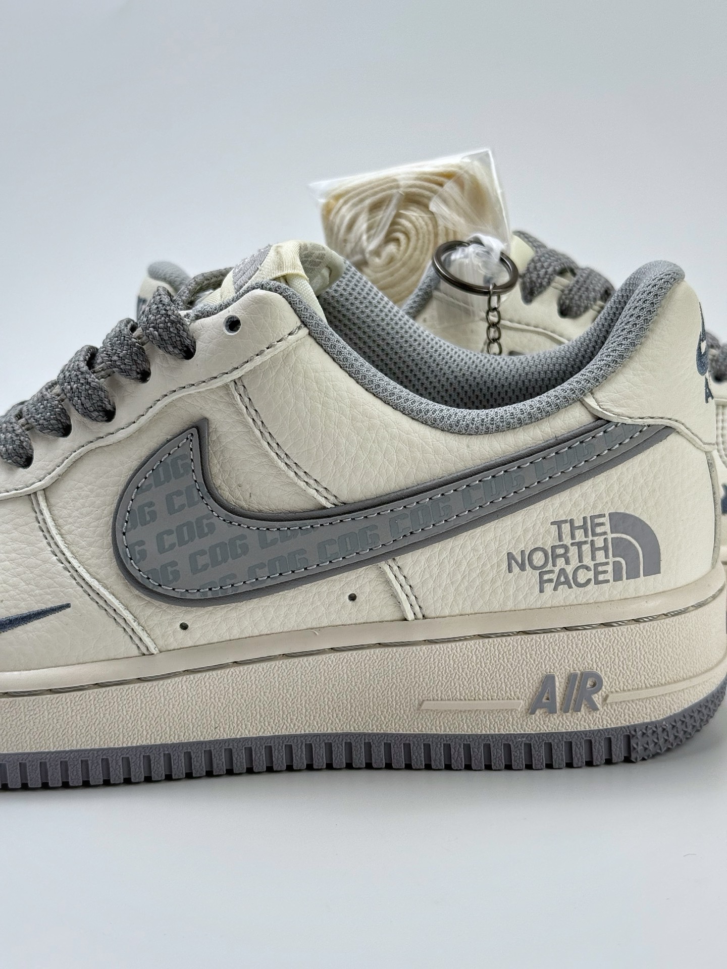 260 Nike Air Force 1 Low 07 x The North Face x CDG 白灰小钩满天星 HH7518-052