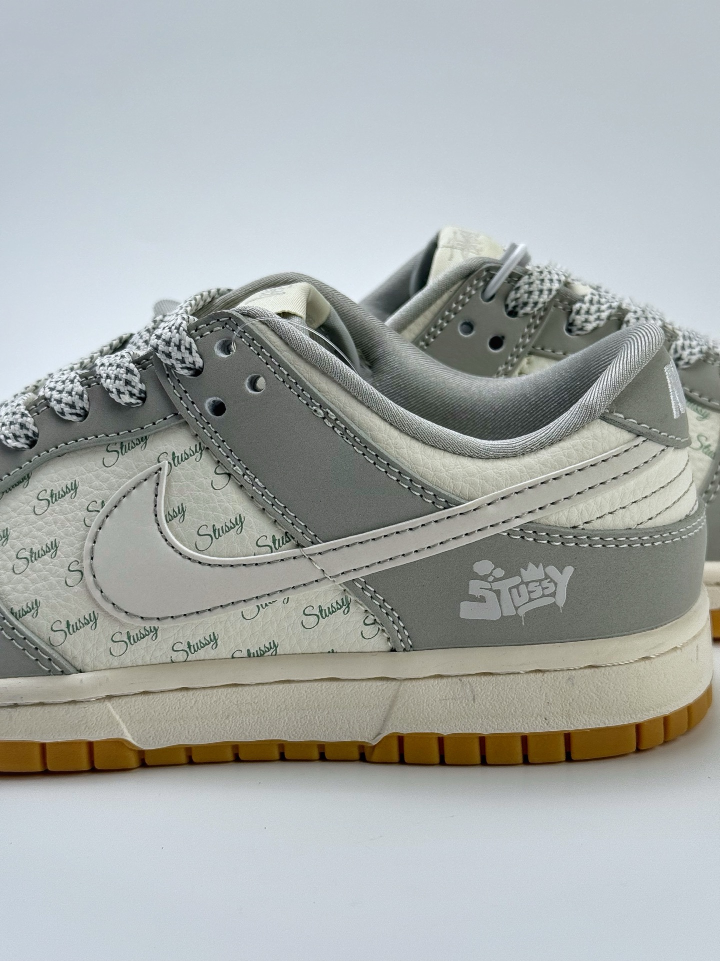 280 Nike SB Dunk Low x Stussy 灰白小钩满天星  JJ2508-557