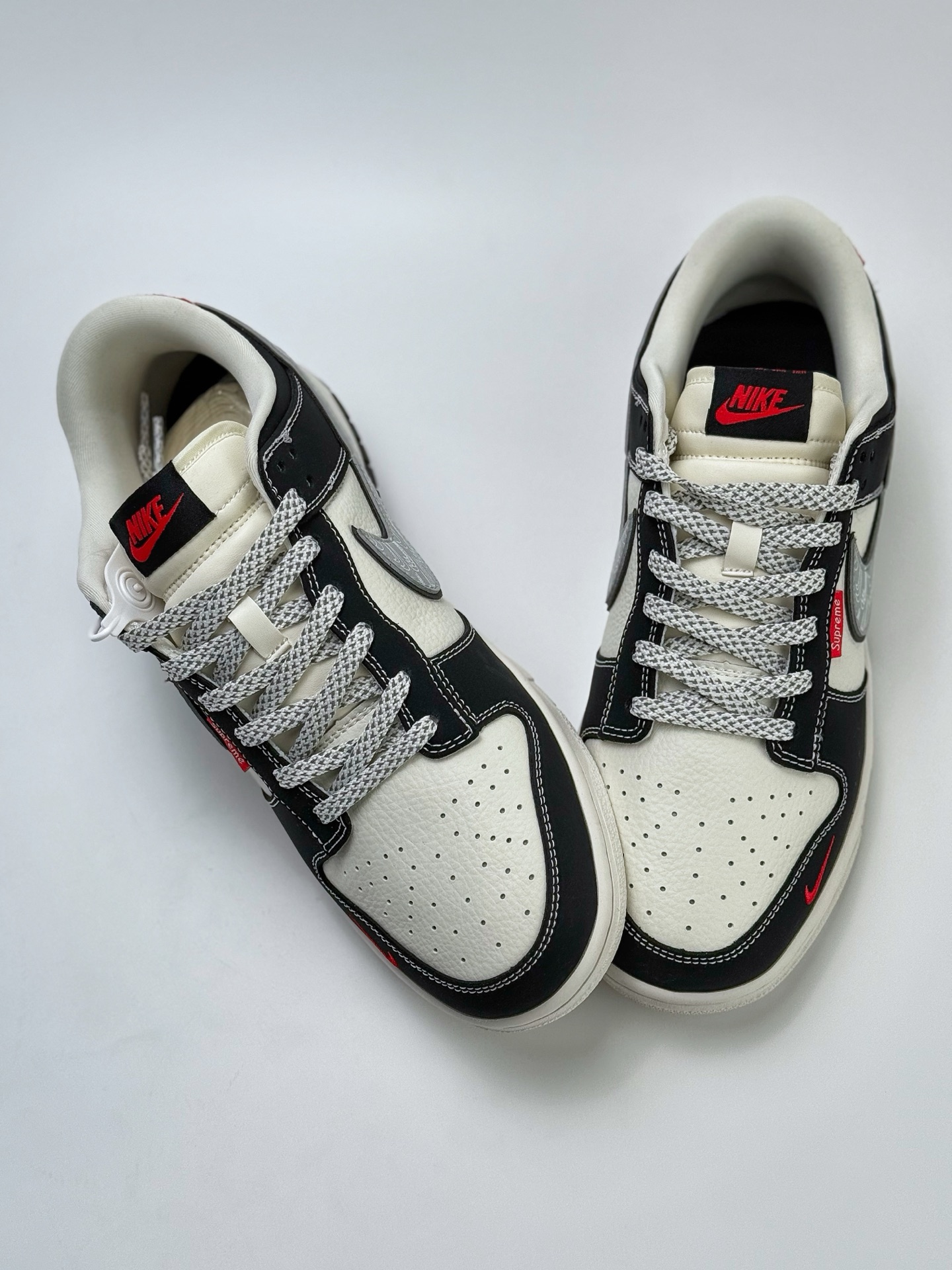 300 Nike SB Dunk Low x The North Face 黑白红小钩满天星  CS1688-105