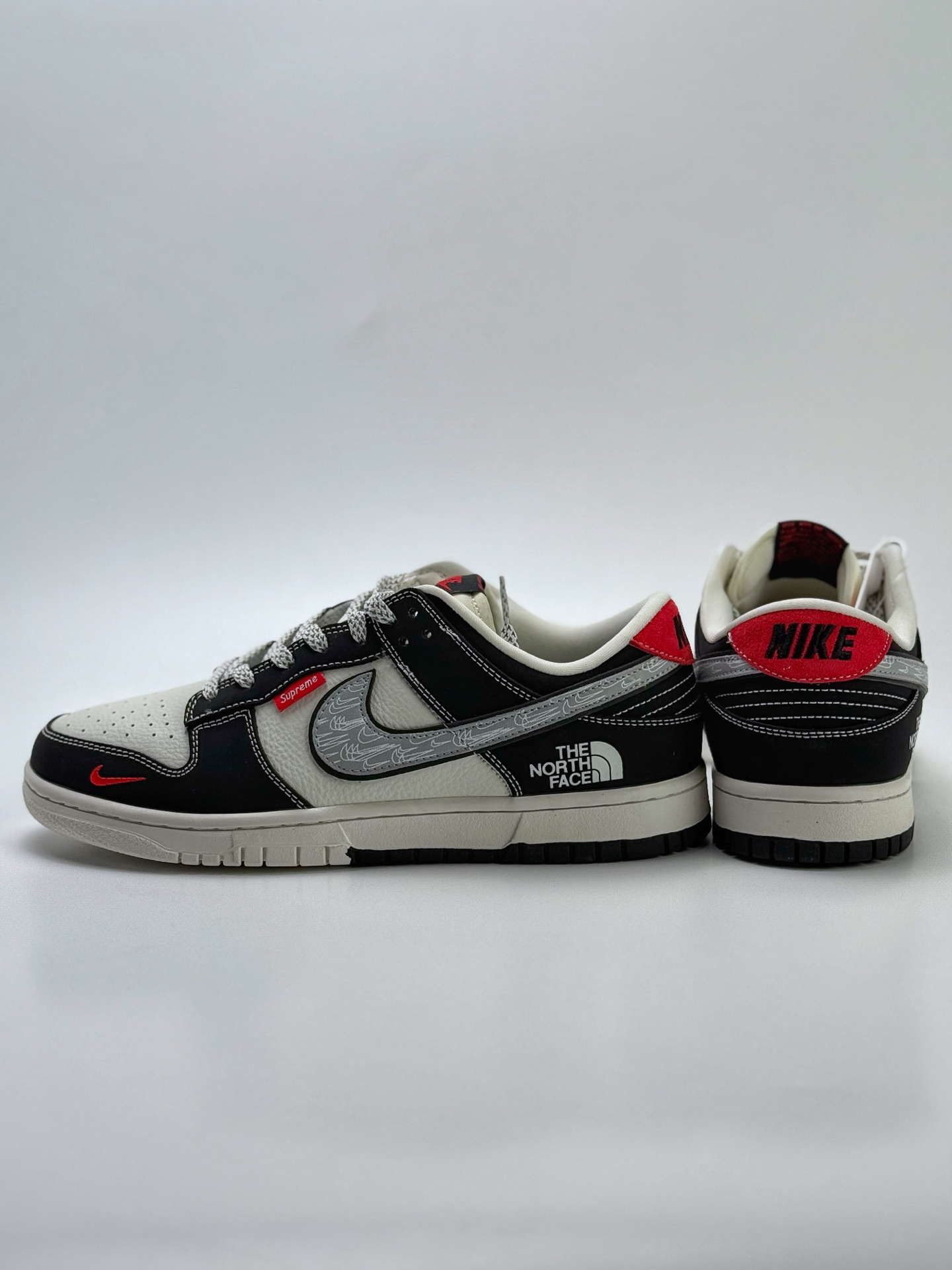 300 Nike SB Dunk Low x The North Face 黑白红小钩满天星  CS1688-105