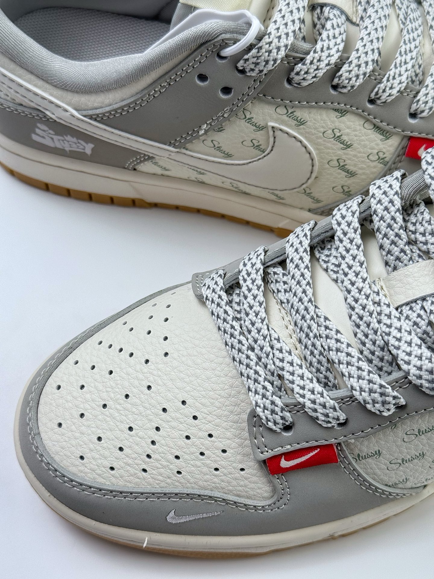 280 Nike SB Dunk Low x Stussy 灰白小钩满天星  JJ2508-557