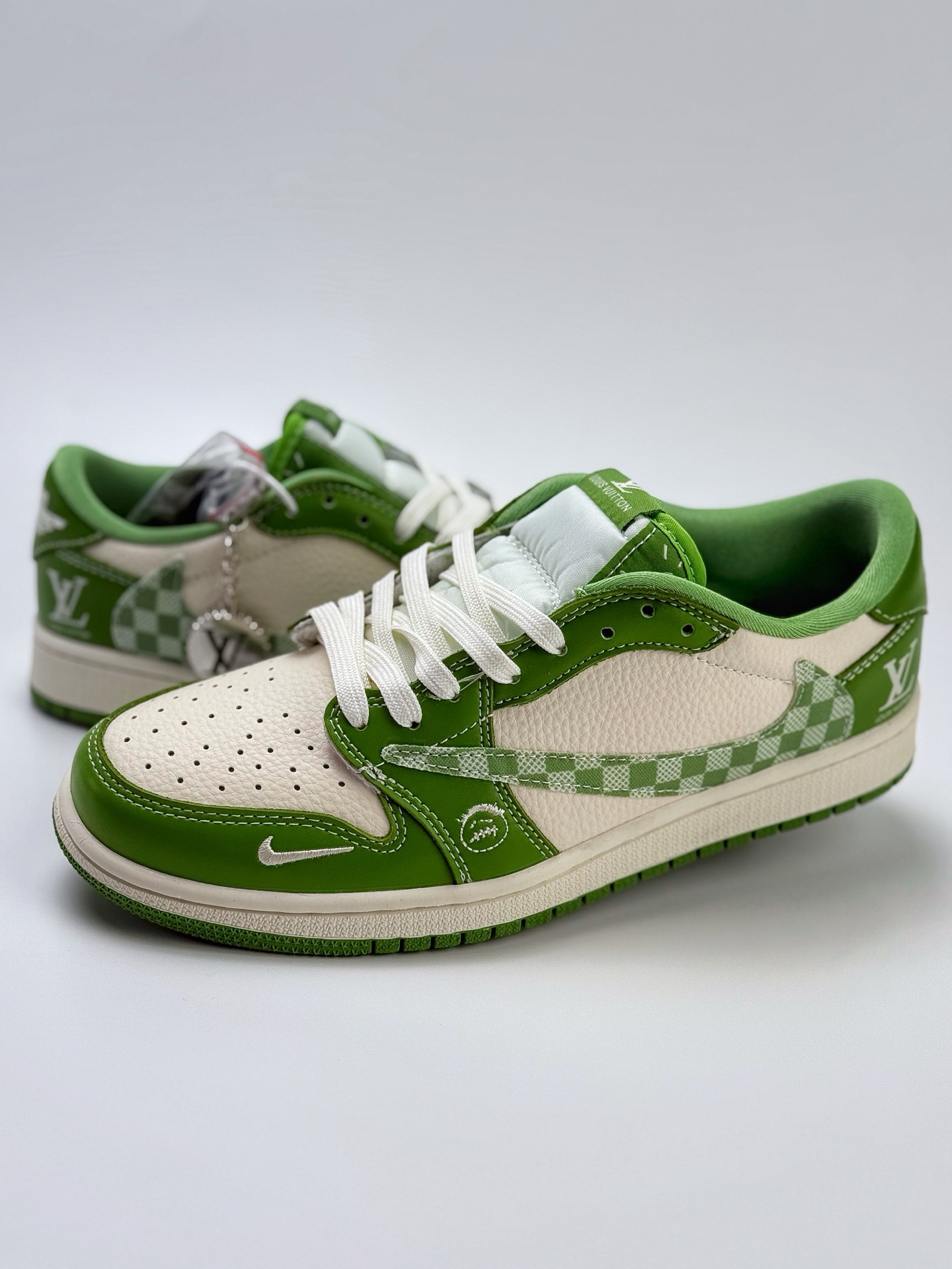 280 Travis Scott x Nike Air Jordan 1 Low x Louis Vuitton Air Jordan 1 Low 反转绿白小钩倒钩 XS2024-058