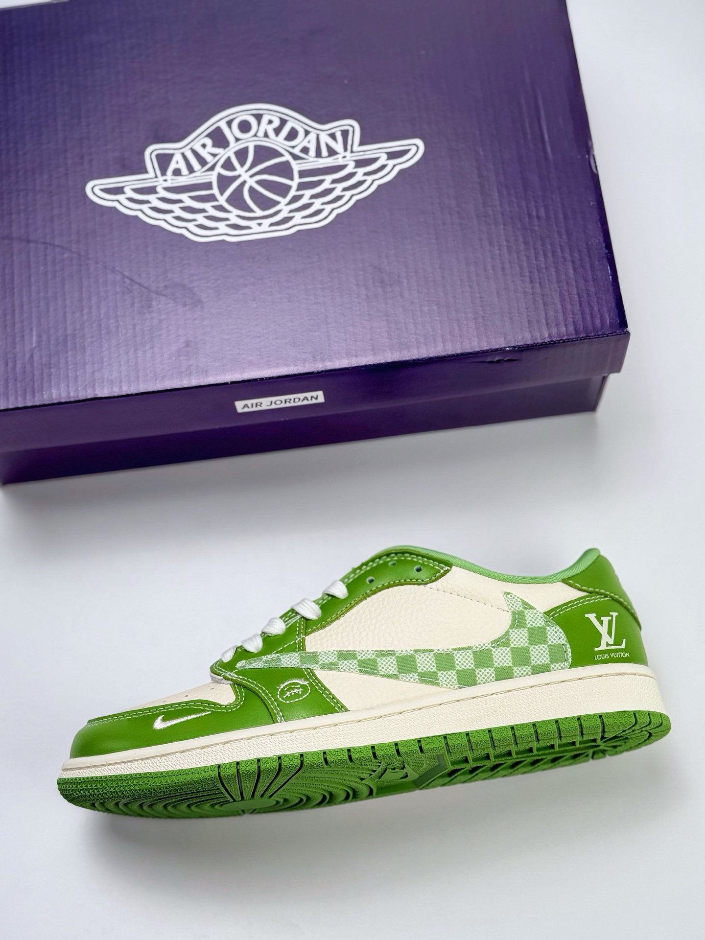 280 Travis Scott x Nike Air Jordan 1 Low x Louis Vuitton Air Jordan 1 Low 反转绿白小钩倒钩 XS2024-058