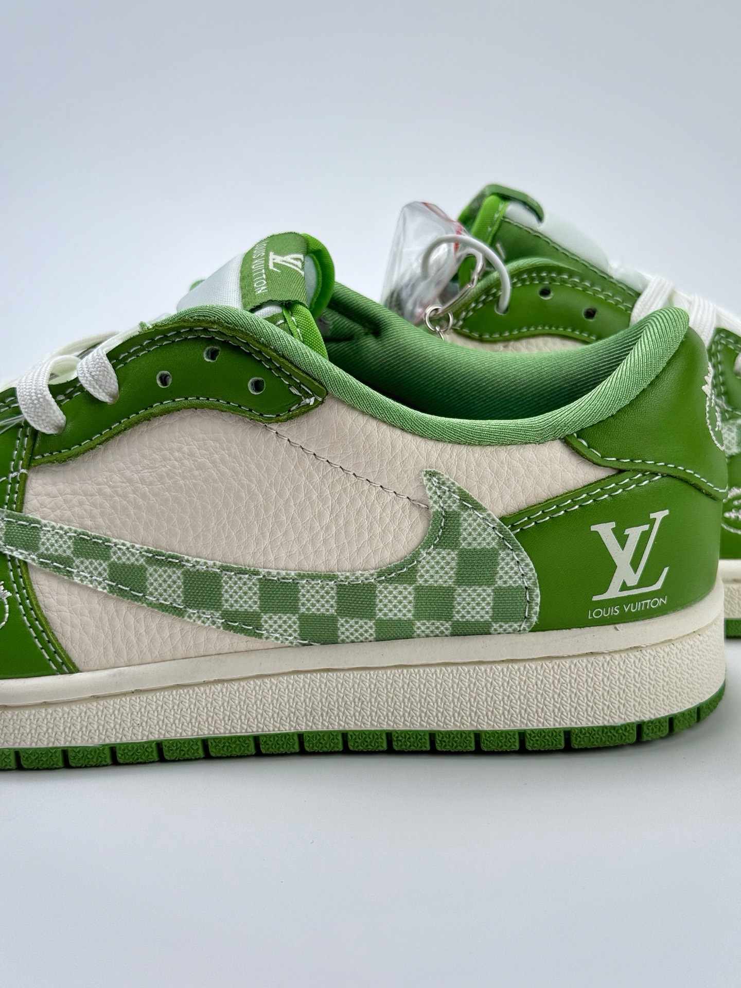 280 Travis Scott x Nike Air Jordan 1 Low x Louis Vuitton Air Jordan 1 Low 反转绿白小钩倒钩 XS2024-058