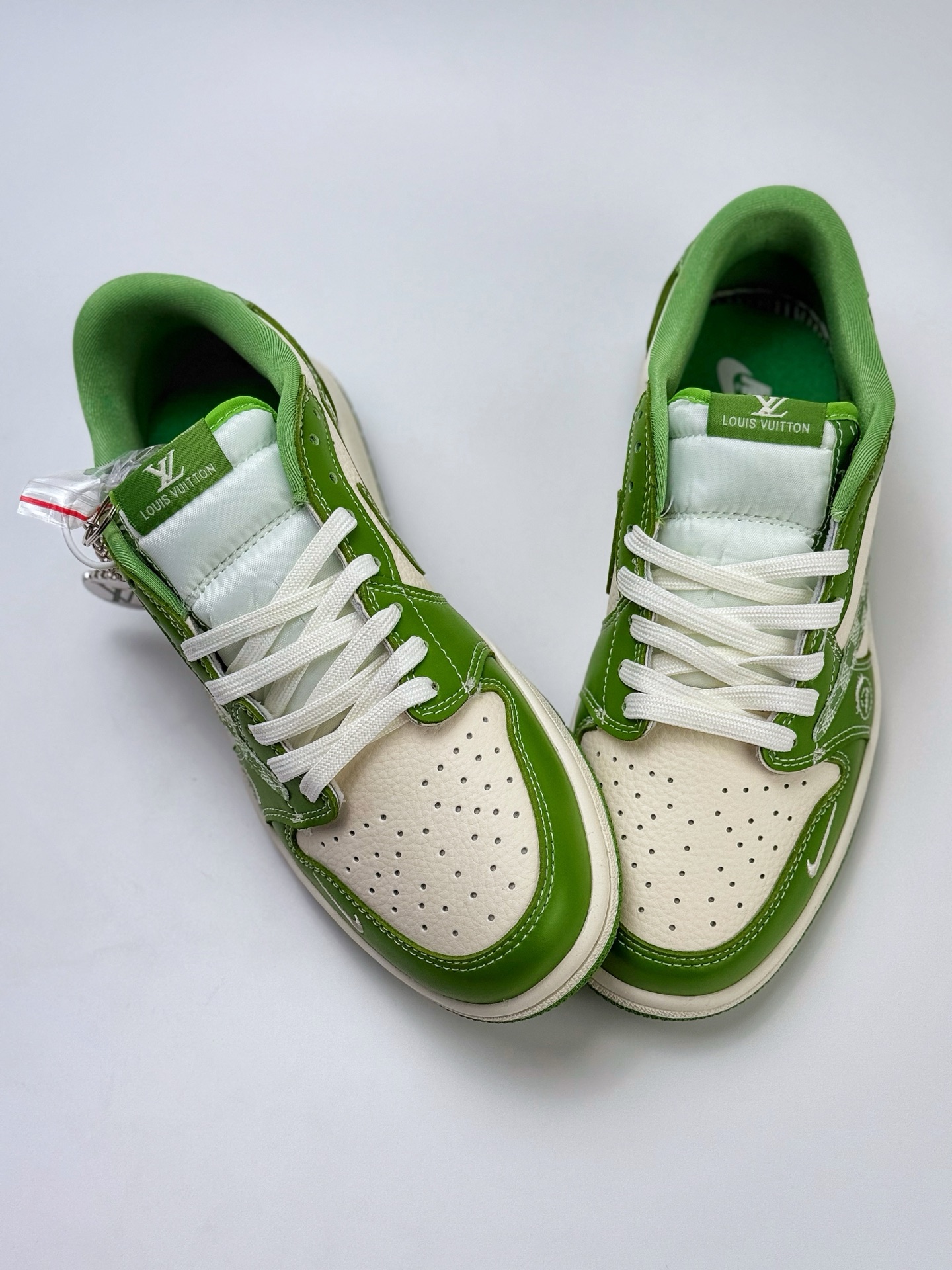 280 Travis Scott x Nike Air Jordan 1 Low x Louis Vuitton Air Jordan 1 Low 反转绿白小钩倒钩 XS2024-058