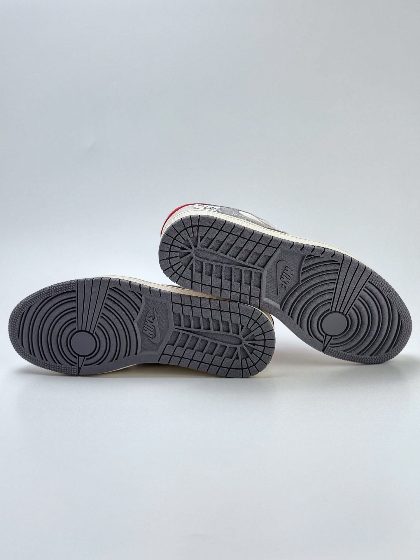 280 Travis Scott x Nike Air Jordan 1 Low x Stussy Air Jordan 1 Low 反转灰白小钩满天星倒钩  YX5066-300