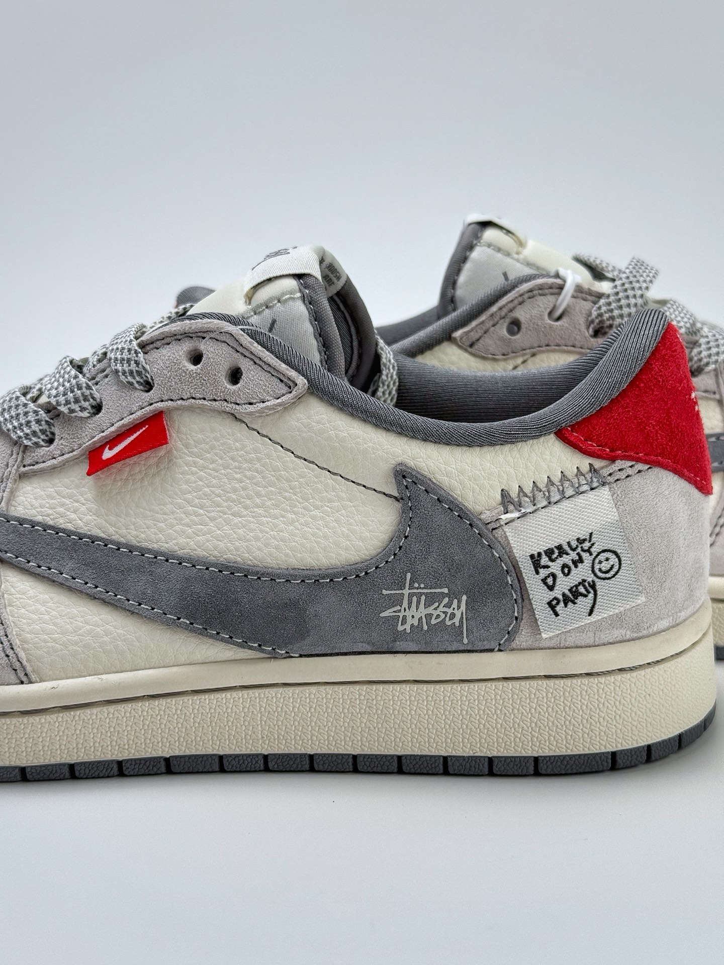 280 Travis Scott x Nike Air Jordan 1 Low x Stussy Air Jordan 1 Low 反转灰白小钩满天星倒钩  YX5066-300