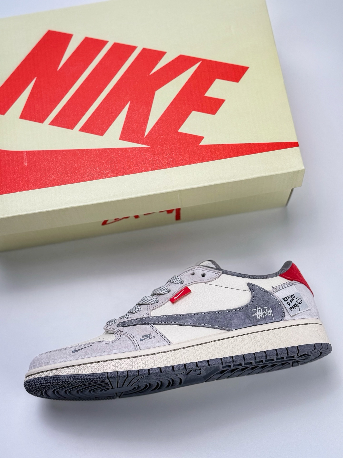 280 Travis Scott x Nike Air Jordan 1 Low x Stussy Air Jordan 1 Low 反转灰白小钩满天星倒钩  YX5066-300