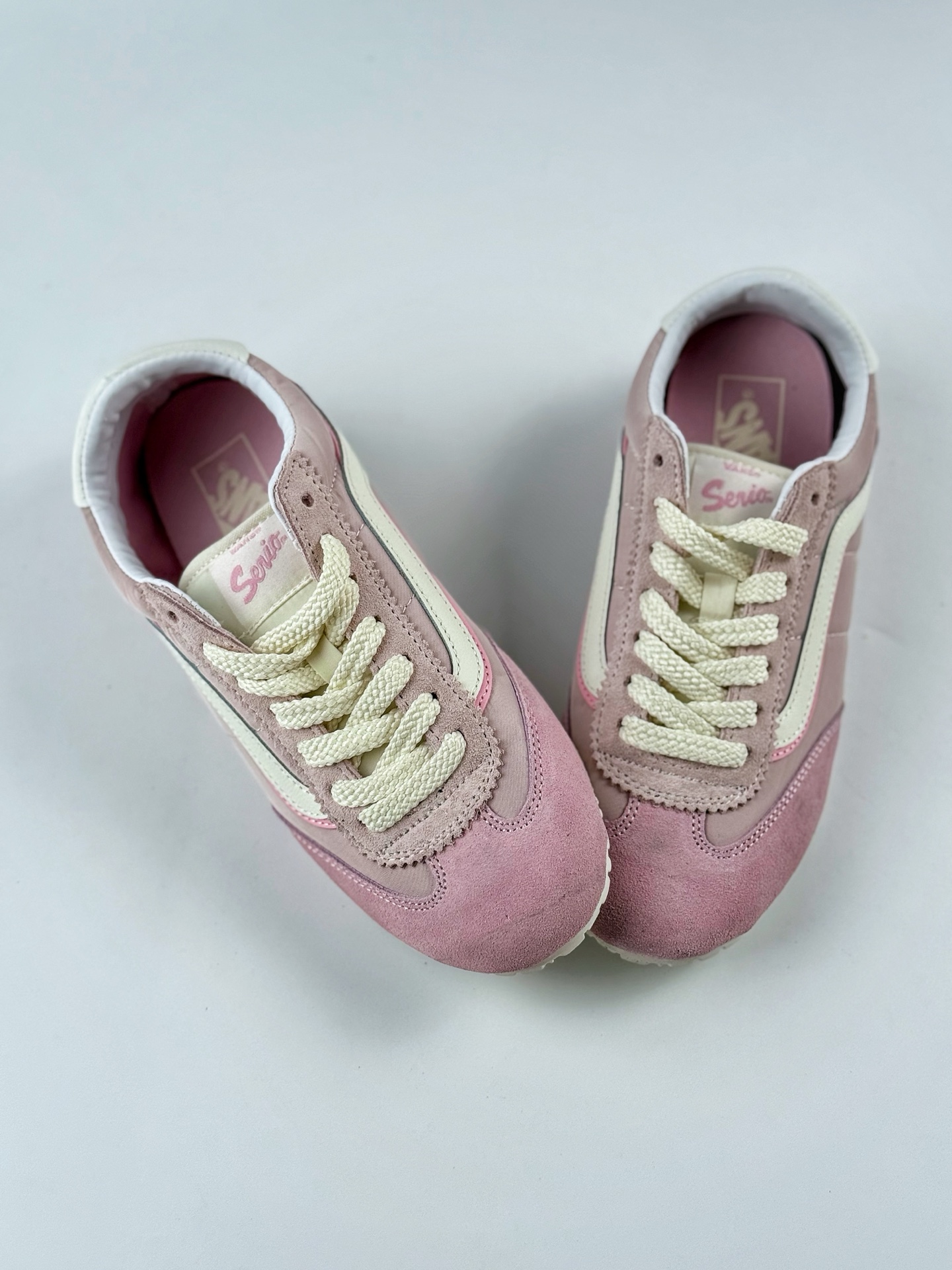 Vans Super LowPro 薄底鞋 麂皮搭尼龙的双重质感 鲜艳亮眼的肆意感