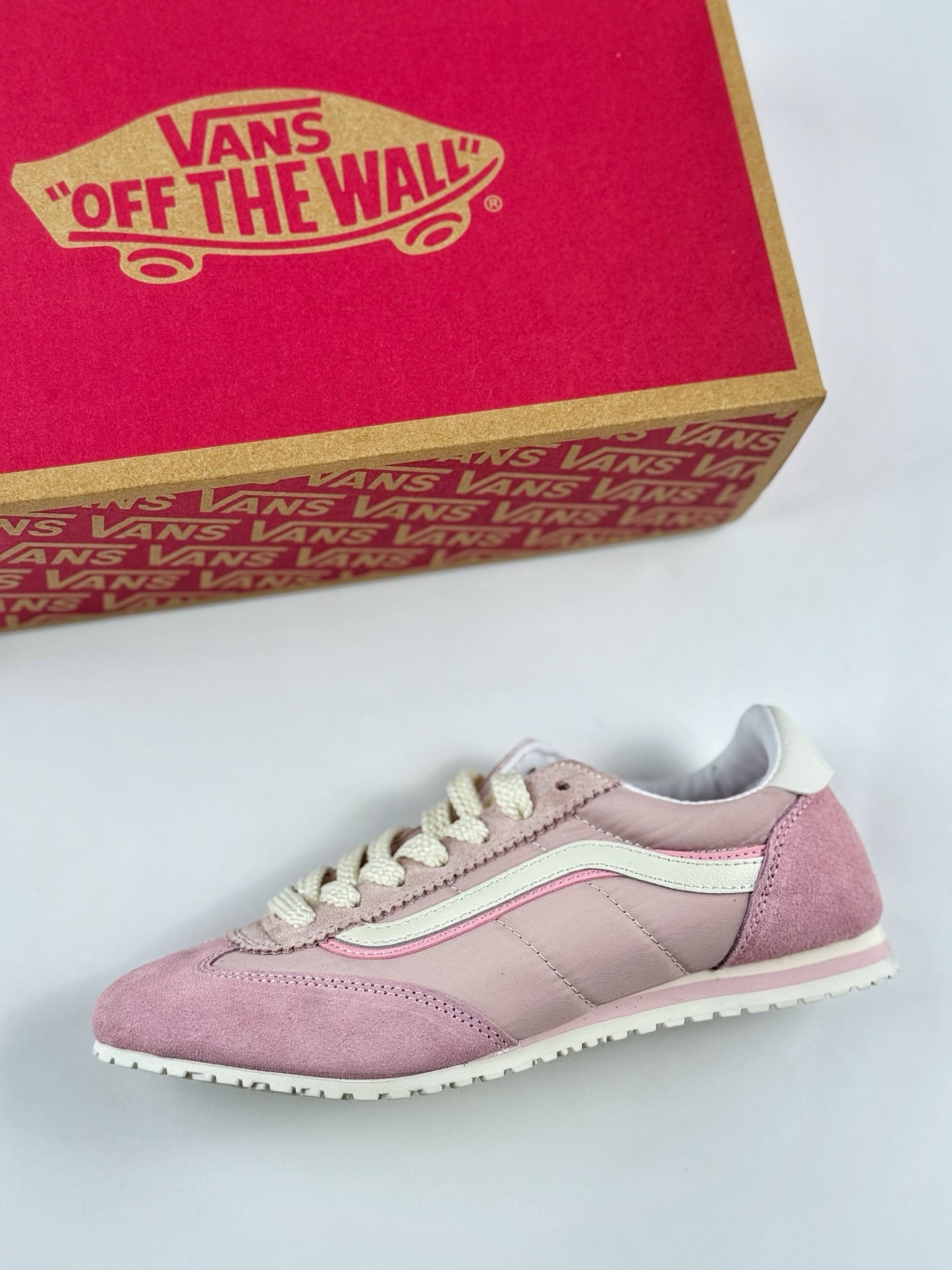 Vans Super LowPro 薄底鞋 麂皮搭尼龙的双重质感 鲜艳亮眼的肆意感