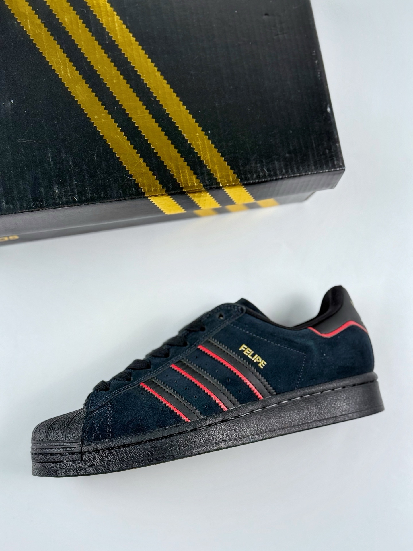 AD Originals Superstar x Feilpe Gustavo ADV ”Core Black/Better Scarlet” 黑红 JR7831