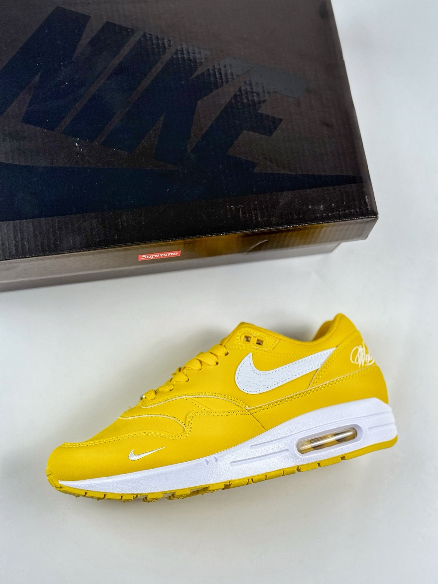 Nike Air Max 1 x Supreme 87 复古休闲跑步鞋 HF8813-700