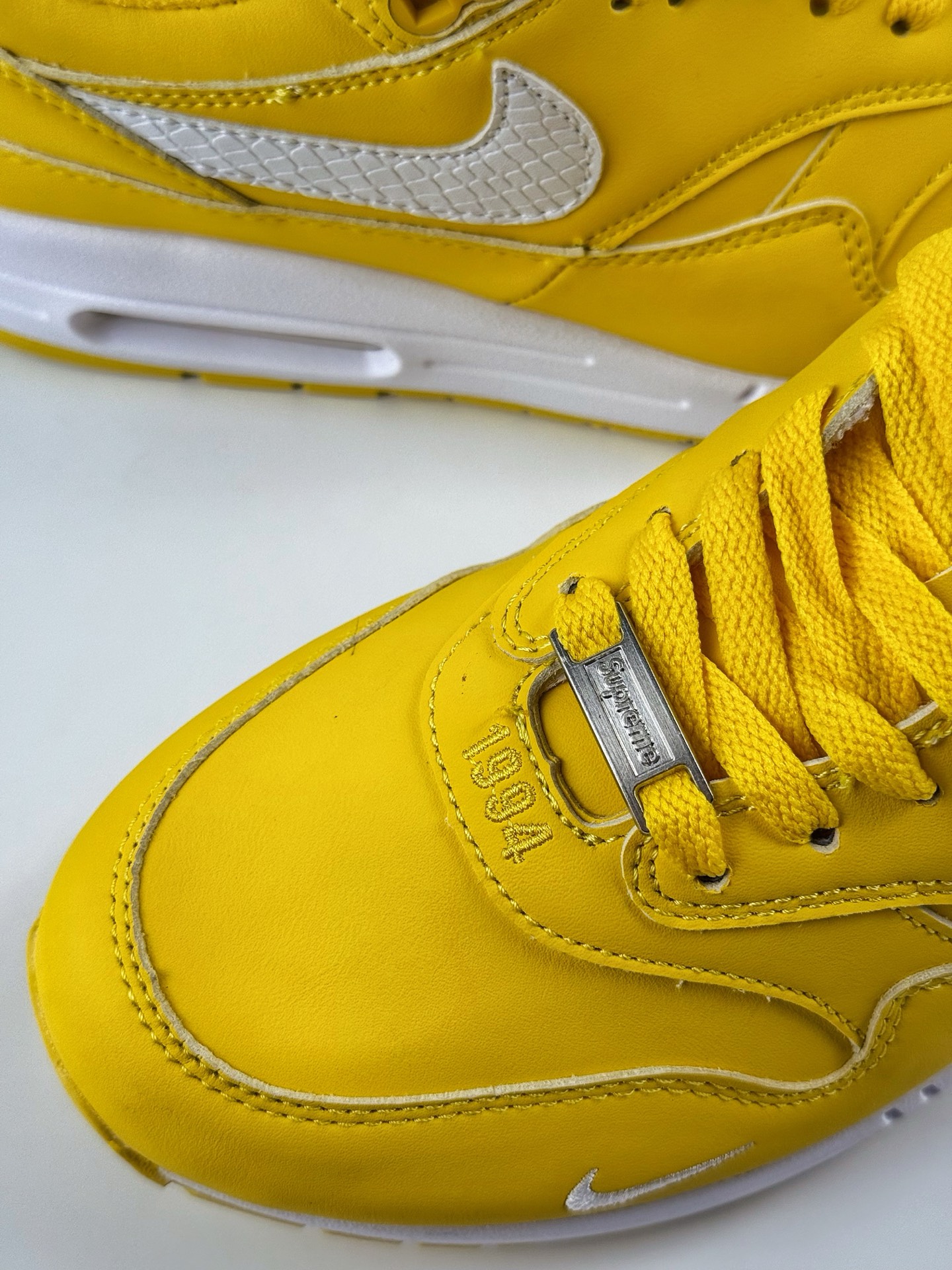 Nike Air Max 1 x Supreme 87 复古休闲跑步鞋 HF8813-700
