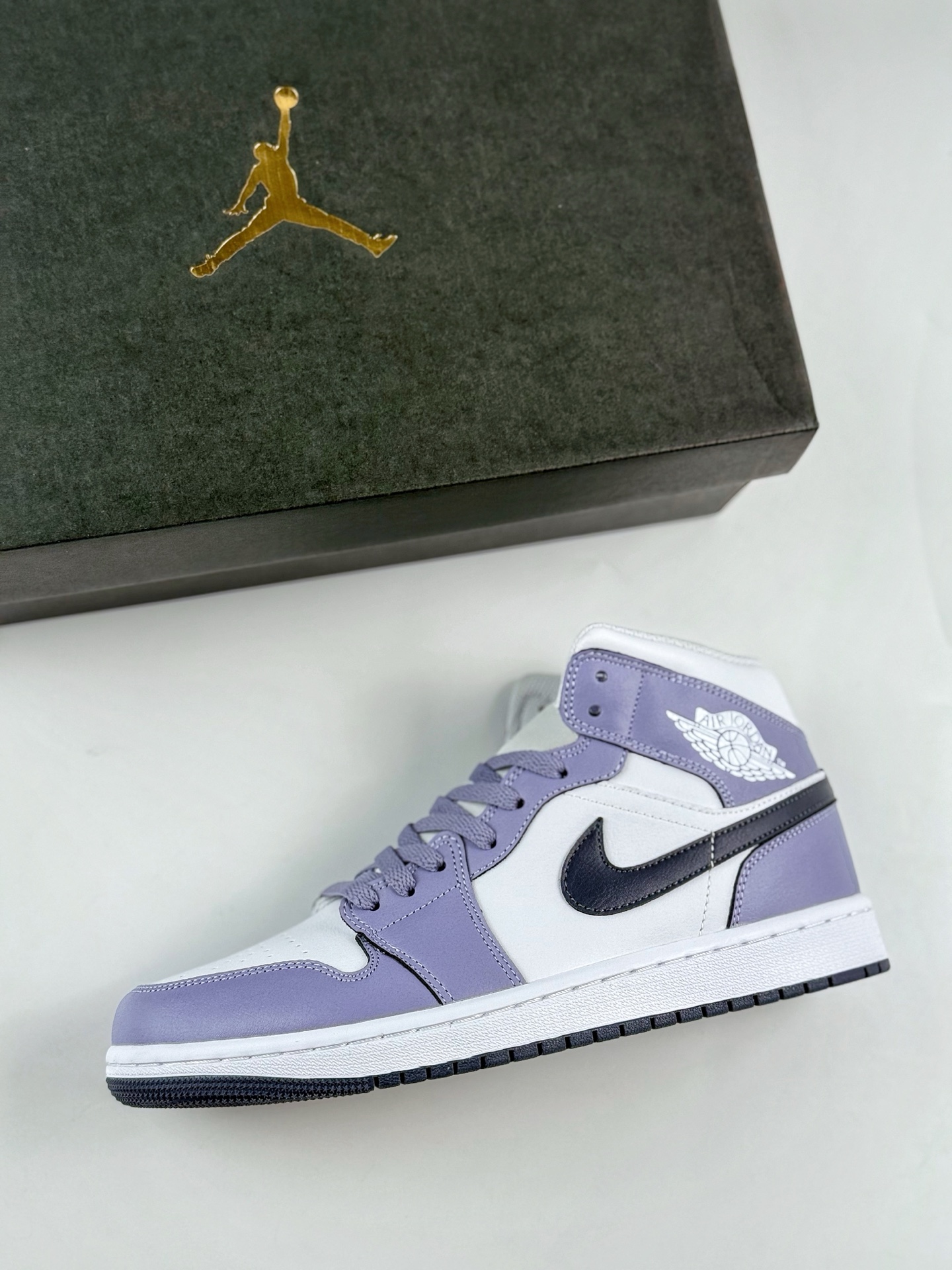 Air Jordan 1 Mid ”Blueberry” 白紫 DQ842-145
