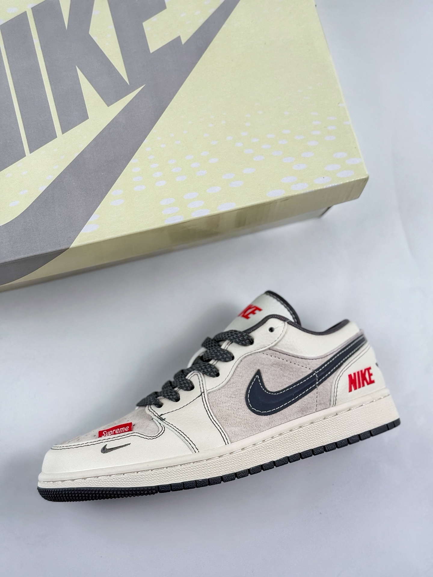 Air Jordan 1 Retro Low x Supreme 白灰小钩满天星 XS6086-008