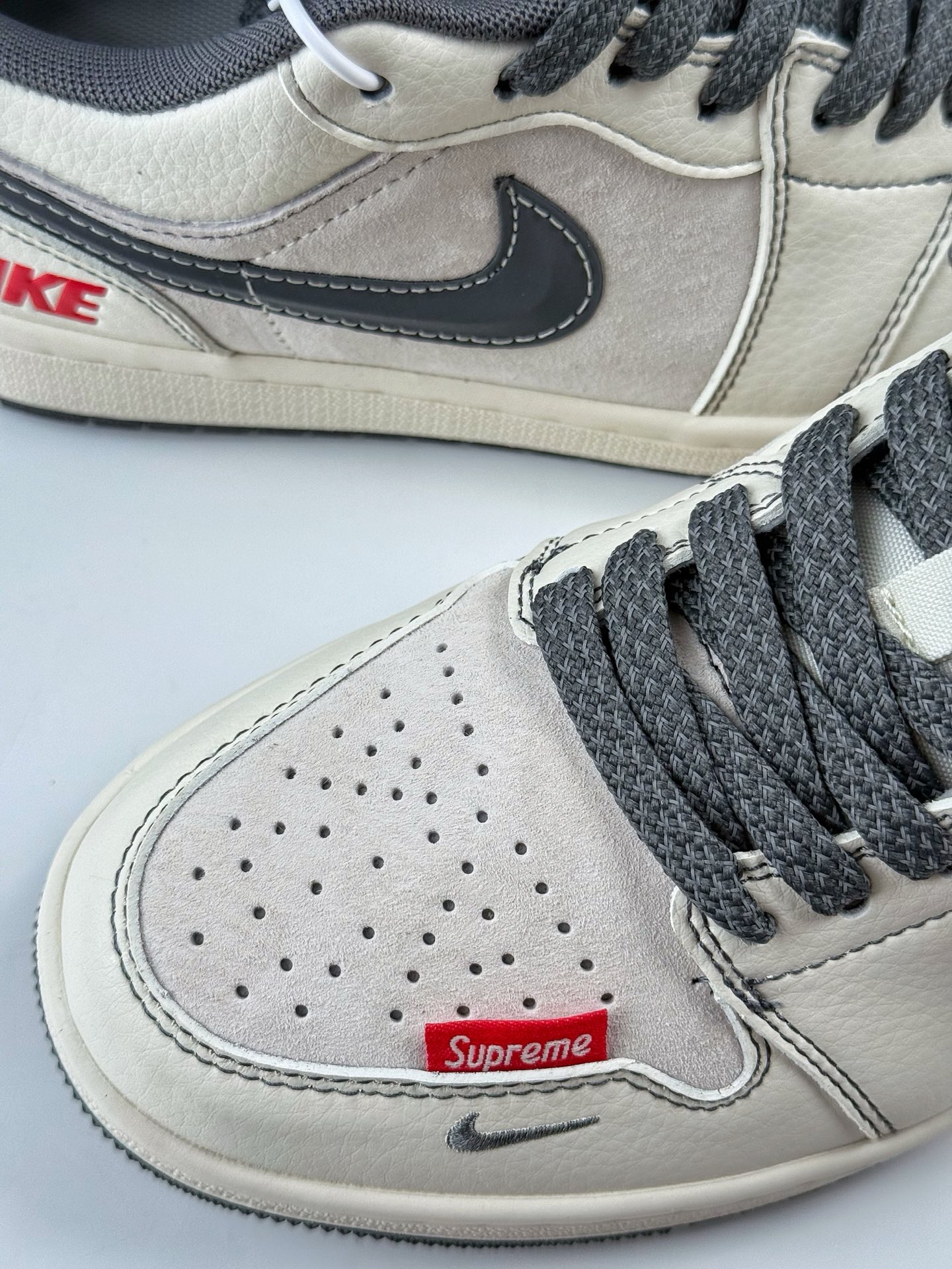 Air Jordan 1 Retro Low x Supreme 白灰小钩满天星 XS6086-008