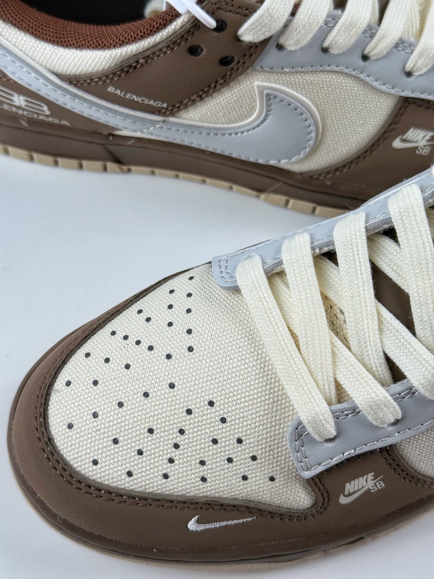 Nike SB Dunk Low x Balenciaga 白棕灰小钩 XD1588-201