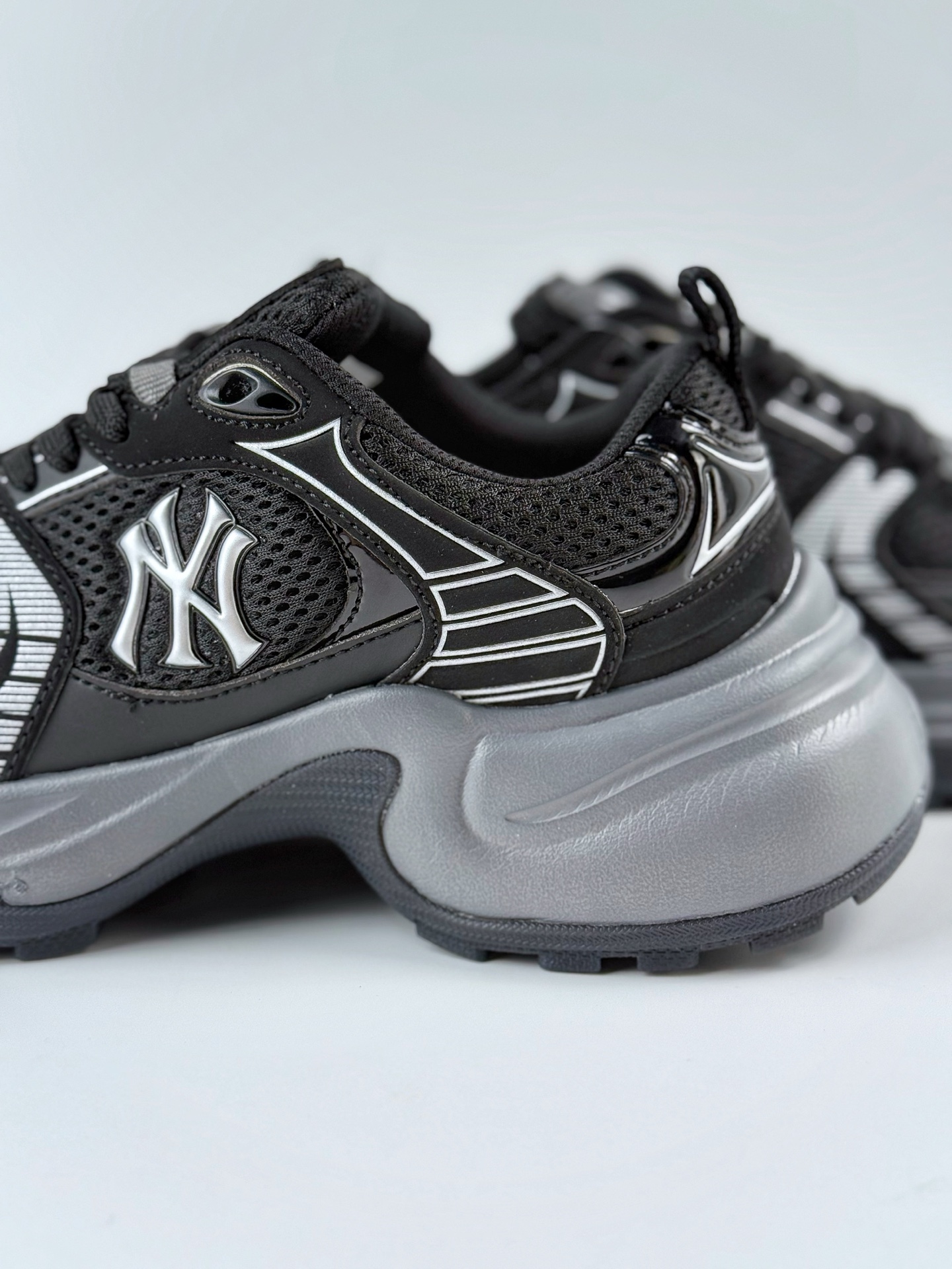 NY美国榄球洋基队 x MLB Chunky Runner Basic 厚底老爹厚底休闲运动慢跑鞋 3ASHW045N