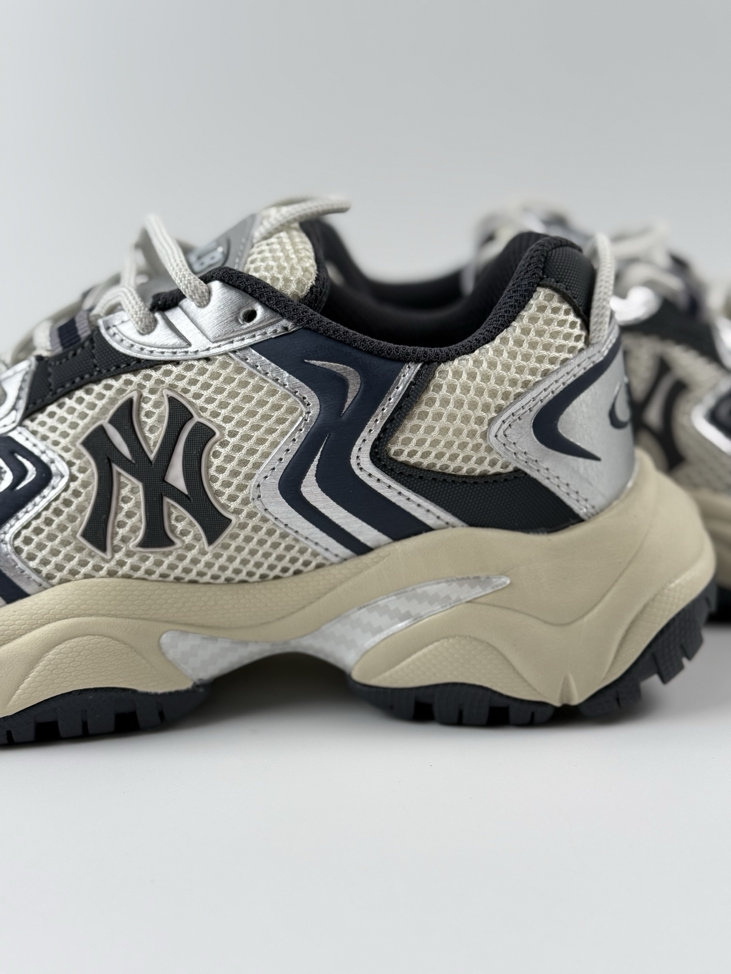 NY美国榄球洋基队 x MLB Chunky Runner Basic 厚底老爹厚底休闲运动慢跑鞋 3ASHW075N