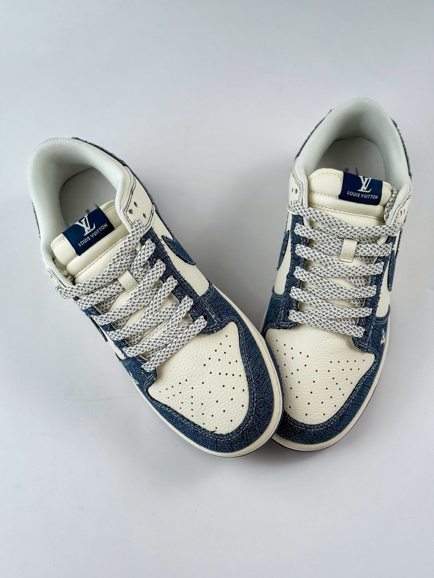 Nike SB Dunk Low x Louis Vuitton 白蓝牛仔布满天星 FC1688-221